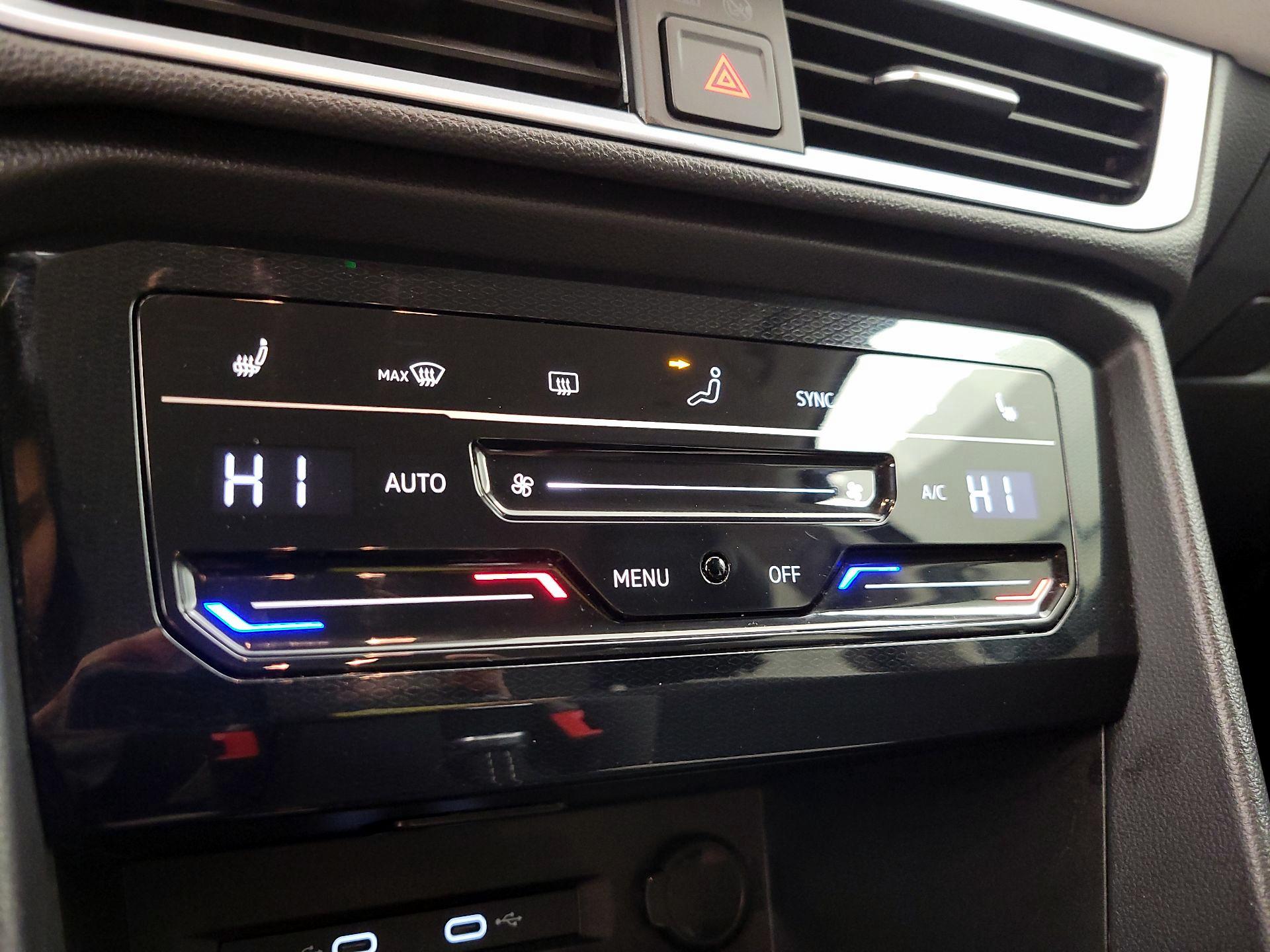 Thumbnail: 2025 Volkswagen Taos - 16