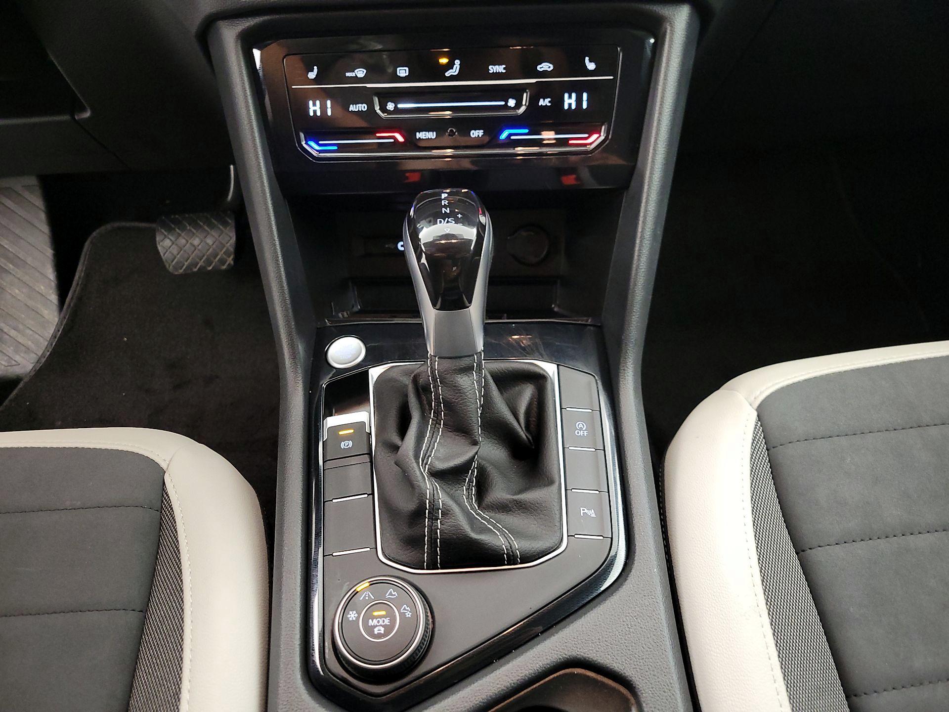 Thumbnail: 2025 Volkswagen Taos - 17