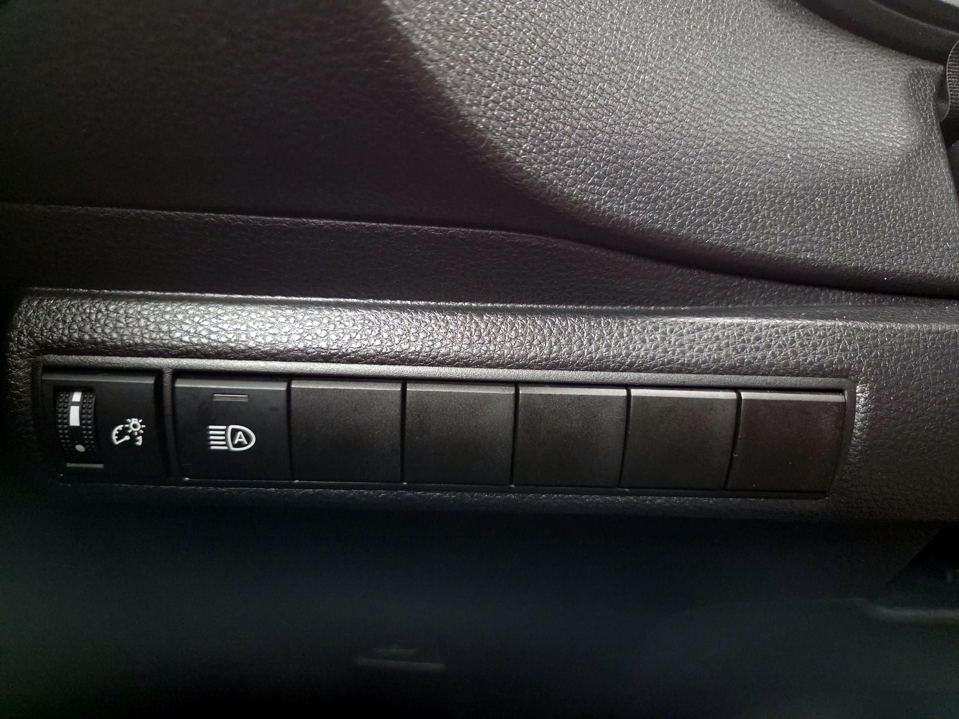 Thumbnail: 2025 Toyota Corolla - 13