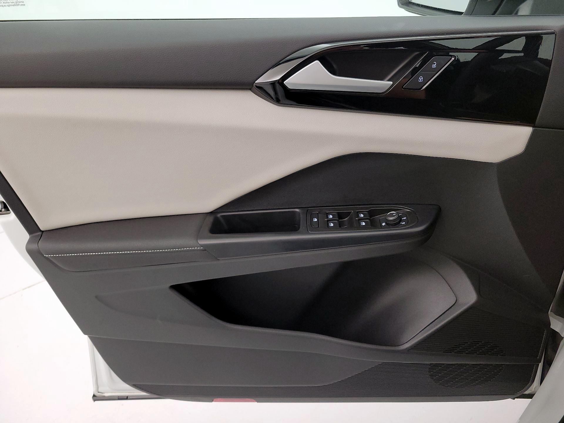 Thumbnail: 2025 Volkswagen Taos - 12