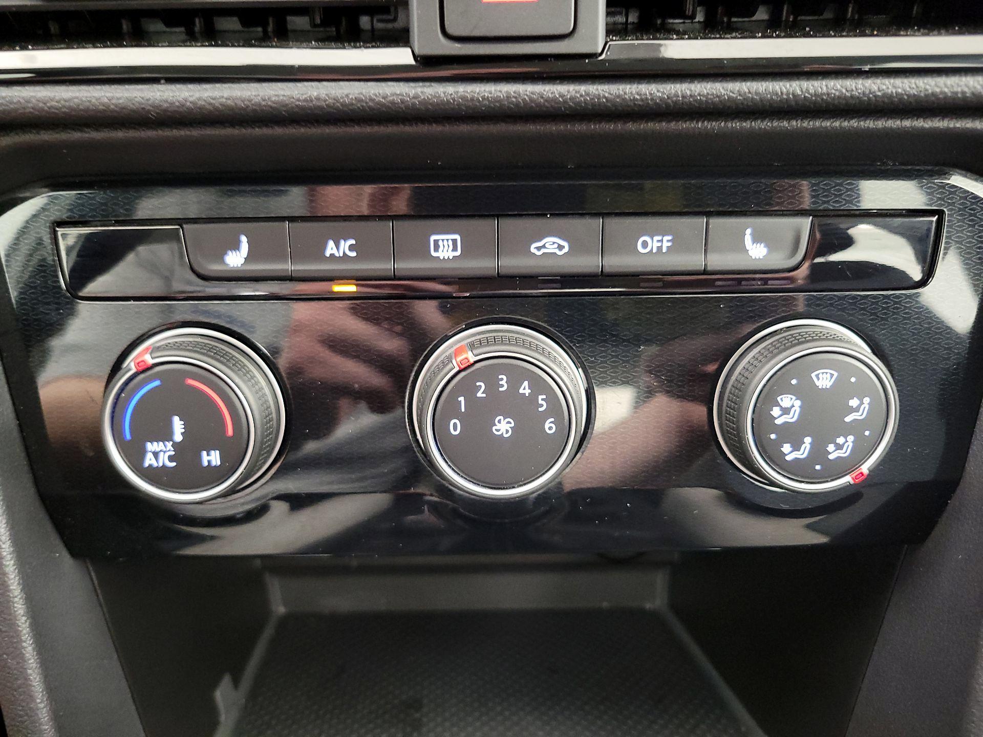 Thumbnail: 2025 Volkswagen Taos - 16