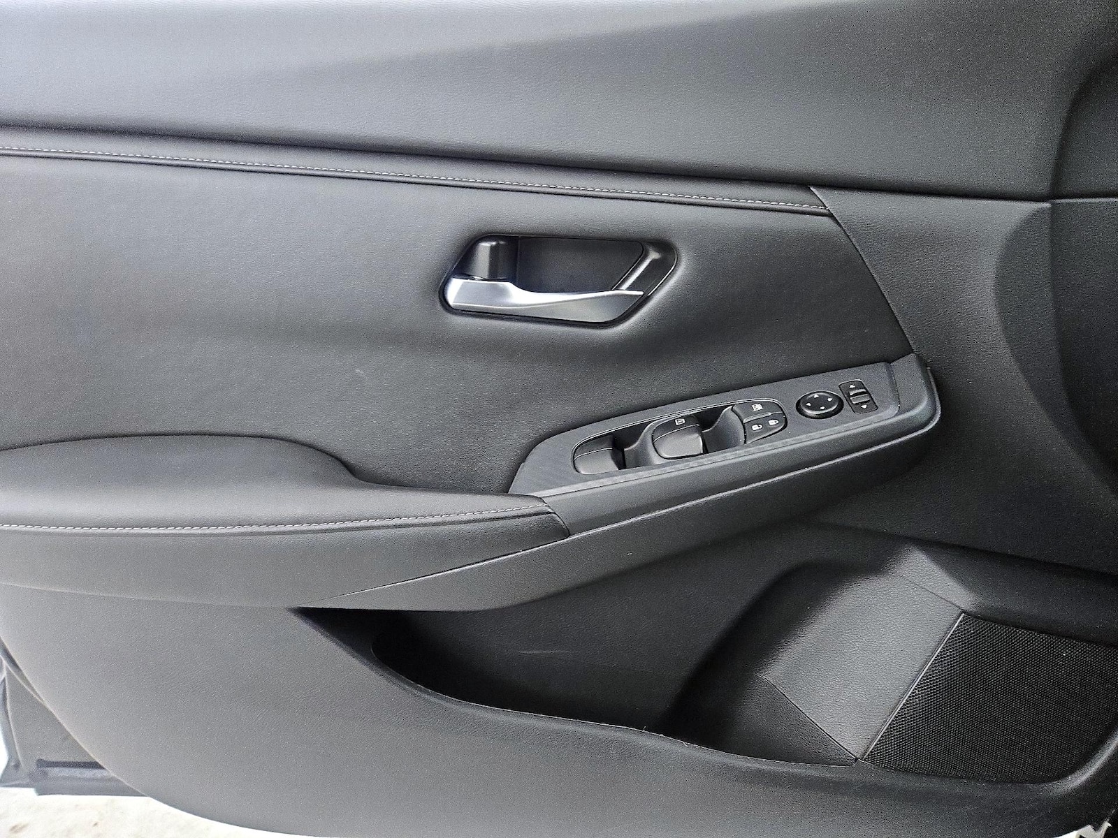 2025 Nissan Sentra SV - Photo 13