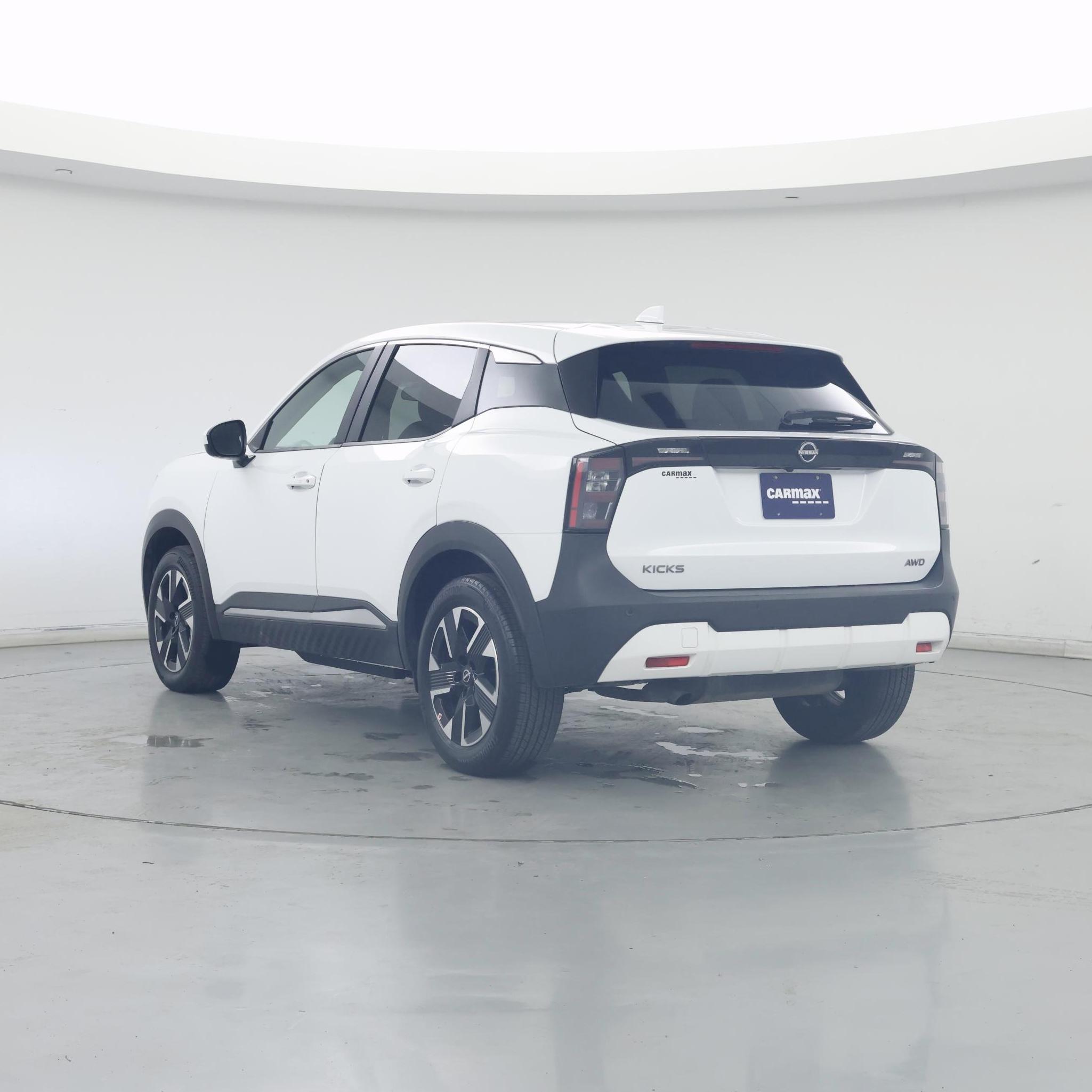 Thumbnail: 2025 Nissan Kicks - 2