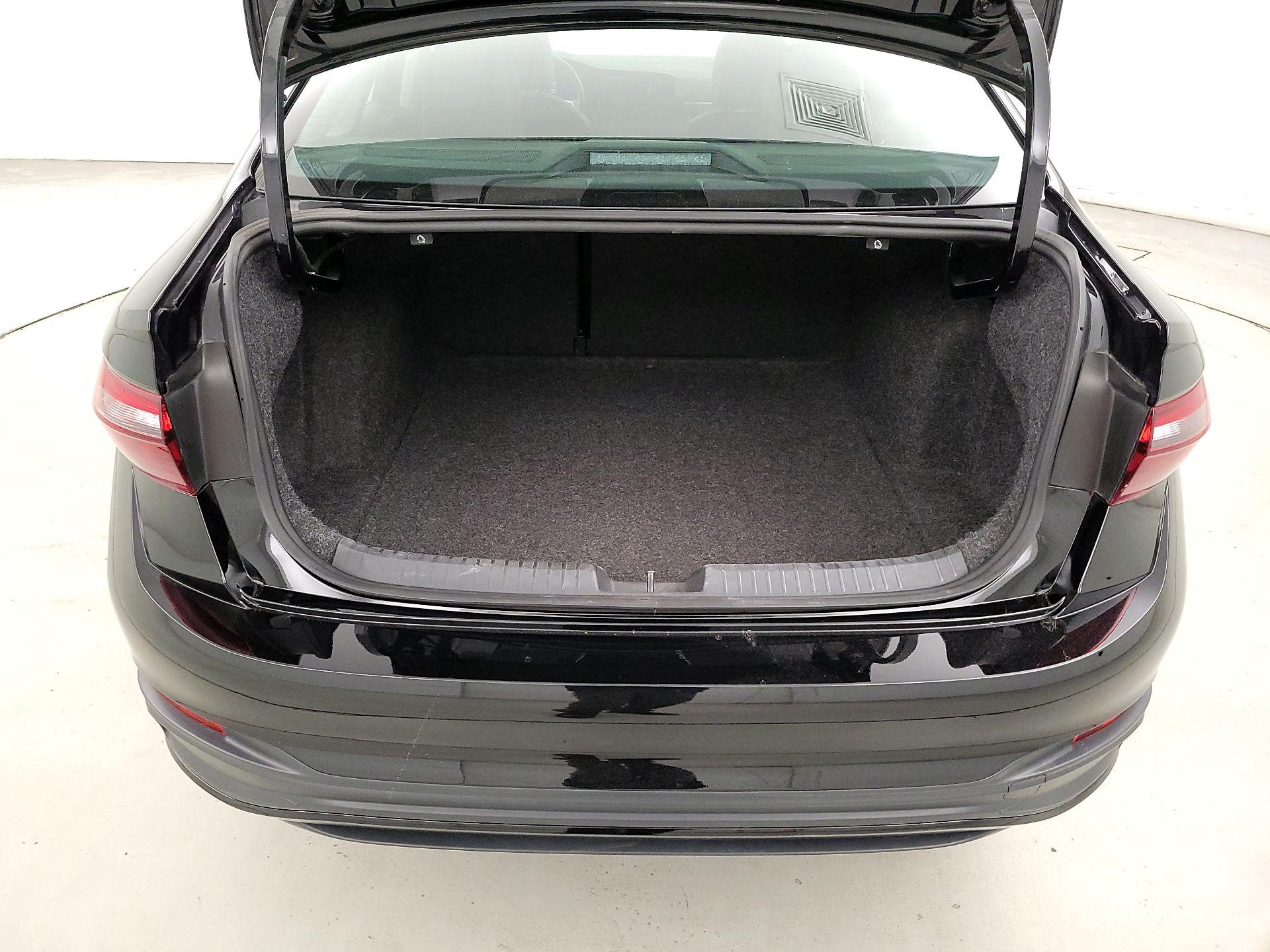 Thumbnail: 2024 Volkswagen Jetta - 20