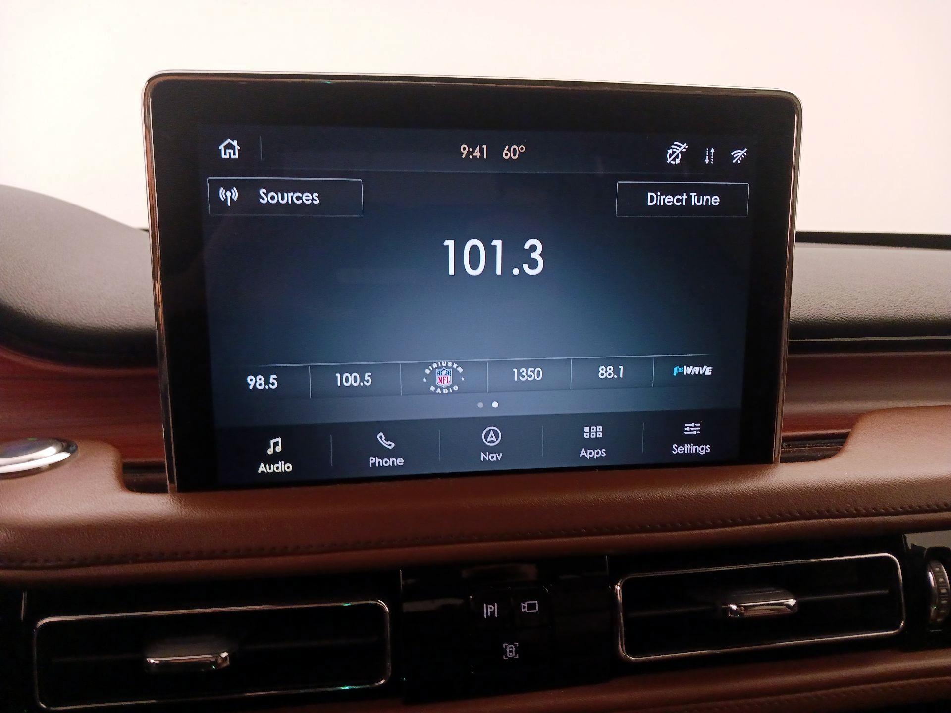 Thumbnail: 2022 Lincoln Aviator - 16