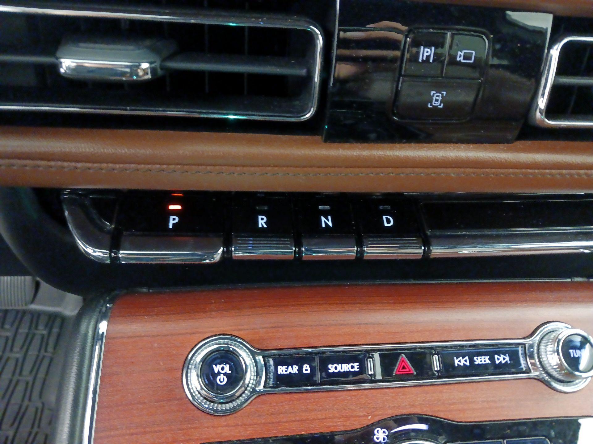 Thumbnail: 2022 Lincoln Aviator - 18