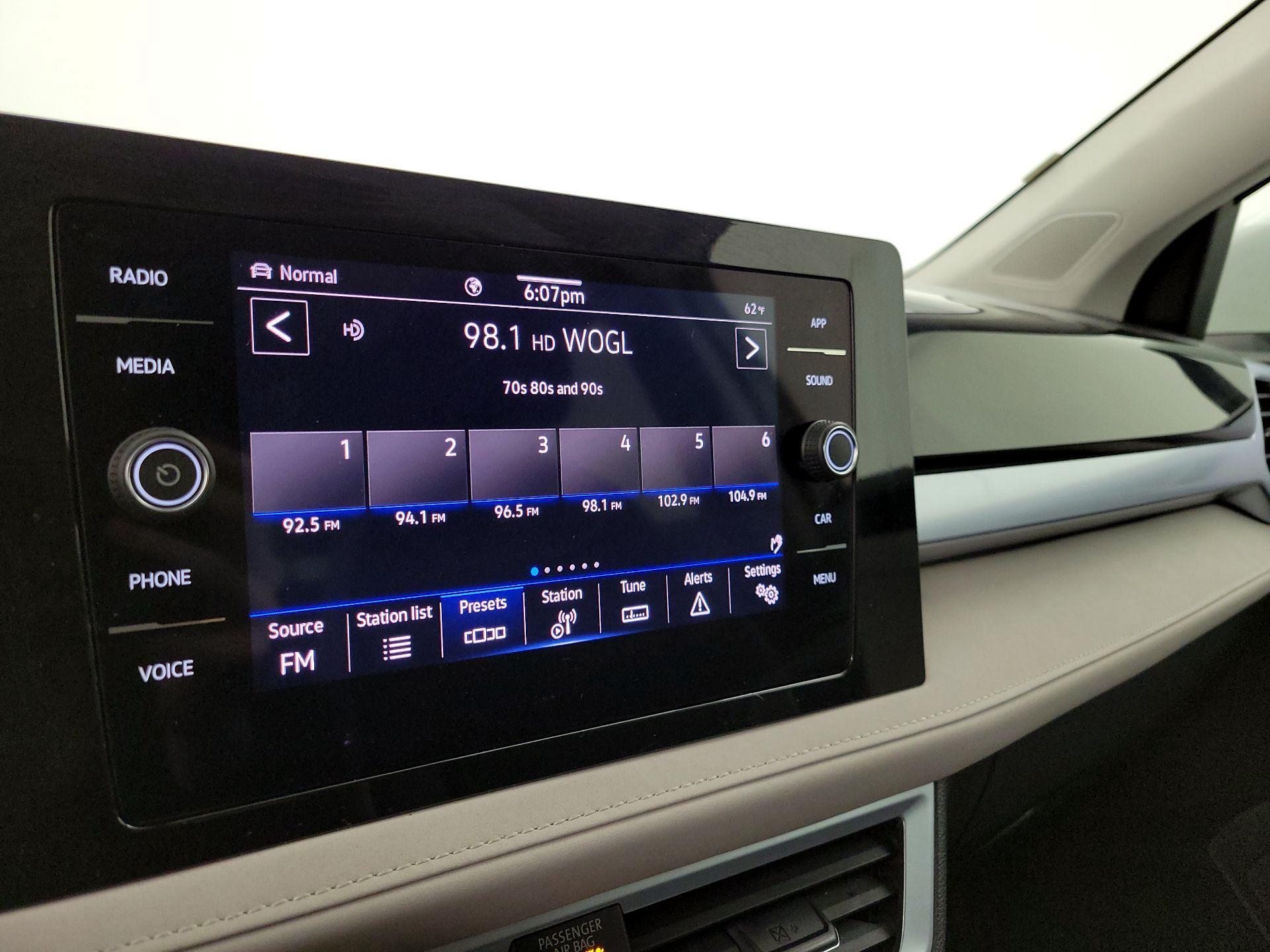 Thumbnail: 2025 Volkswagen Taos - 15