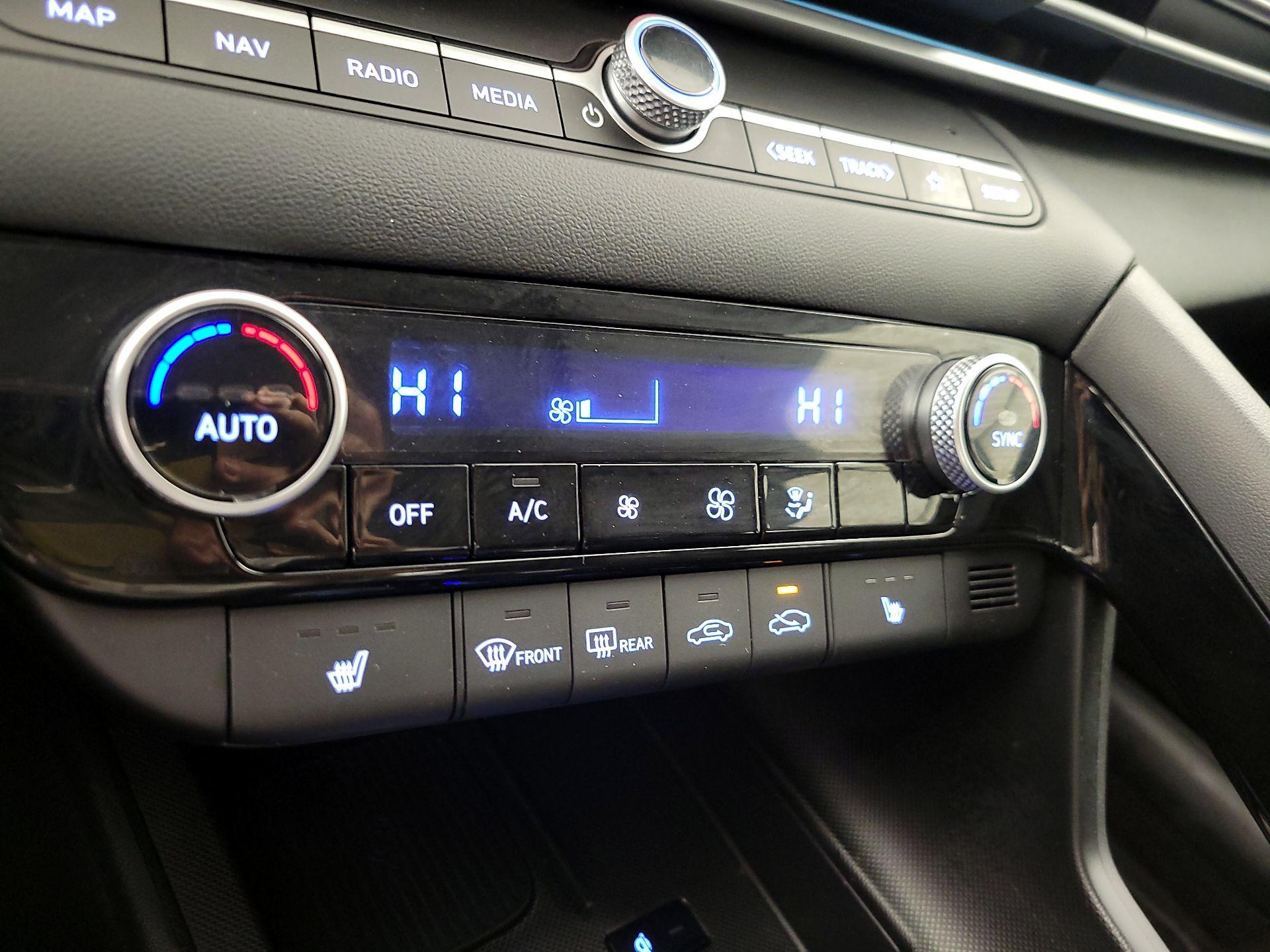 Thumbnail: 2025 Hyundai Elantra - 17