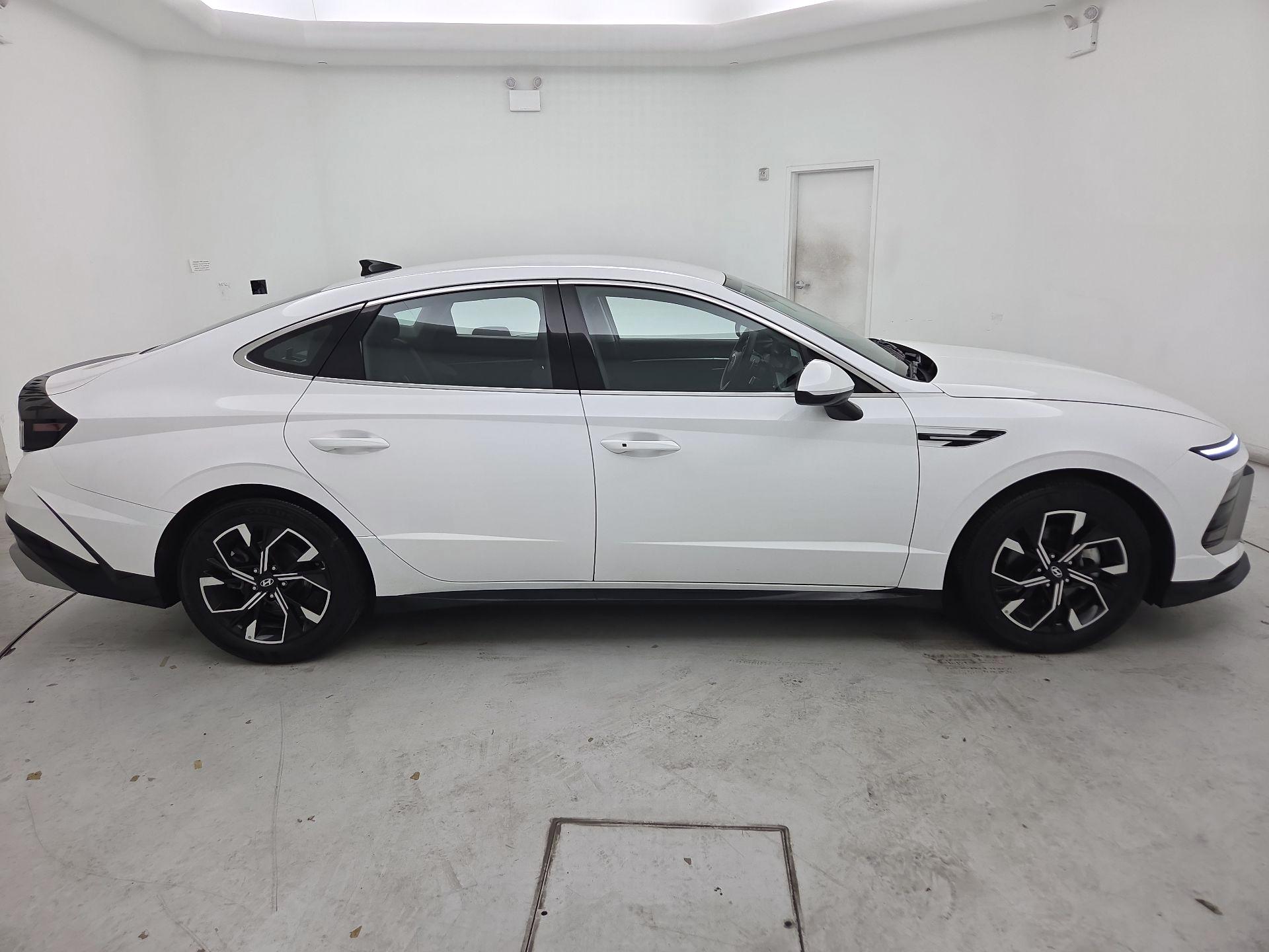 Thumbnail: 2025 Hyundai Sonata - 4