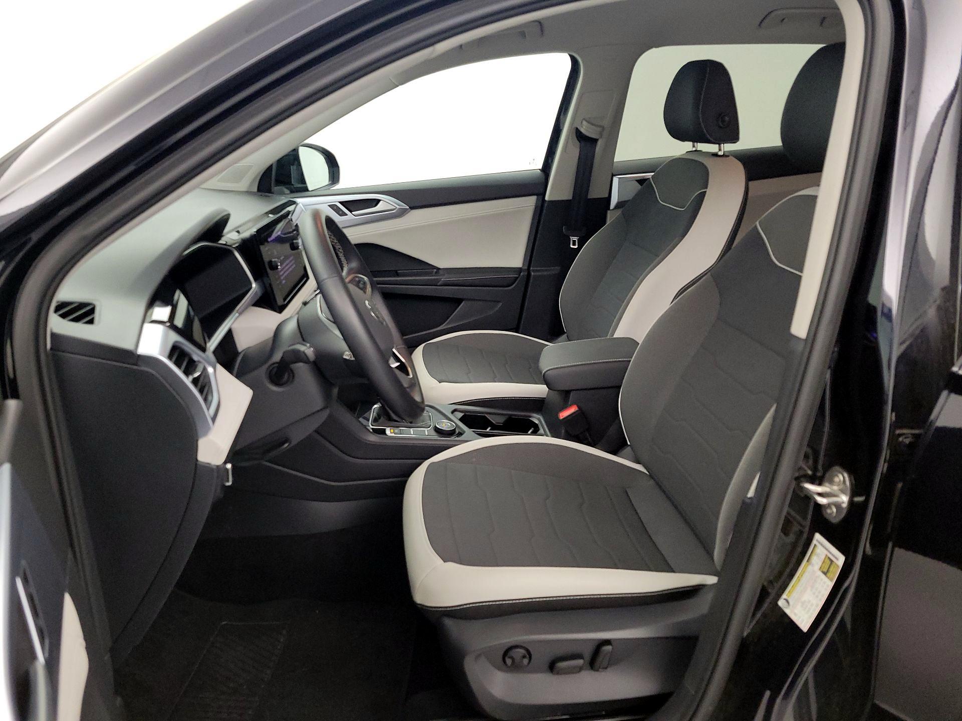 Thumbnail: 2025 Volkswagen Taos - 11