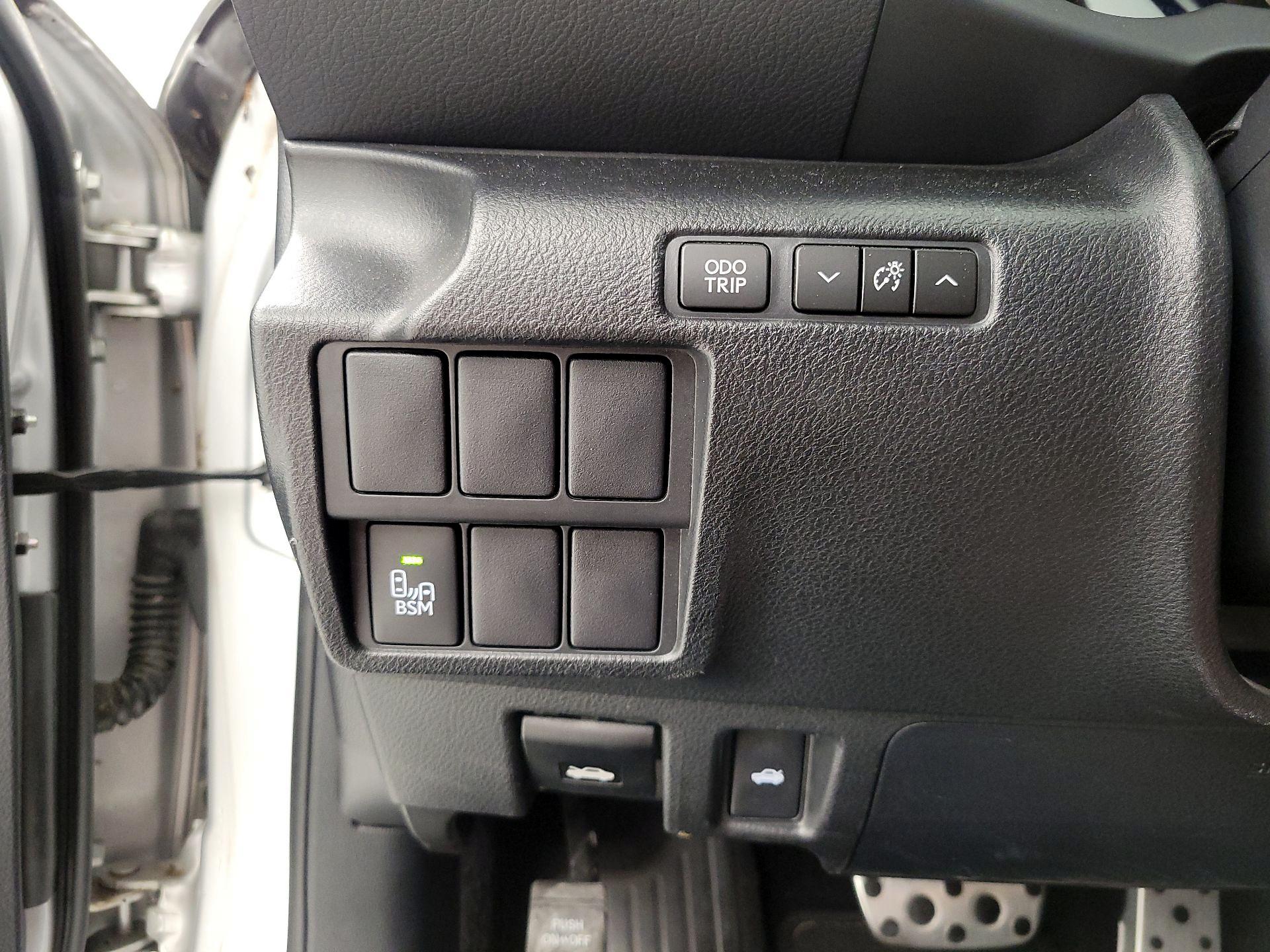 Thumbnail: 2015 Lexus IS - 13