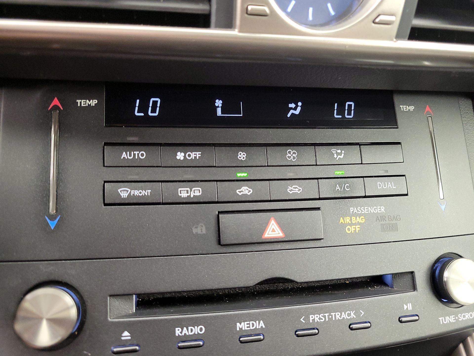 Thumbnail: 2015 Lexus IS - 16