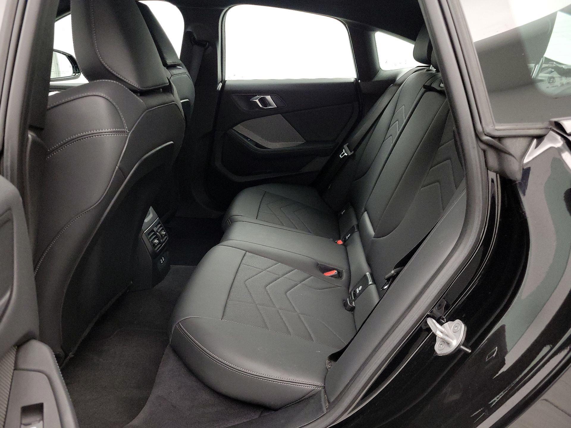 Thumbnail: 2025 BMW 2 Series - 19