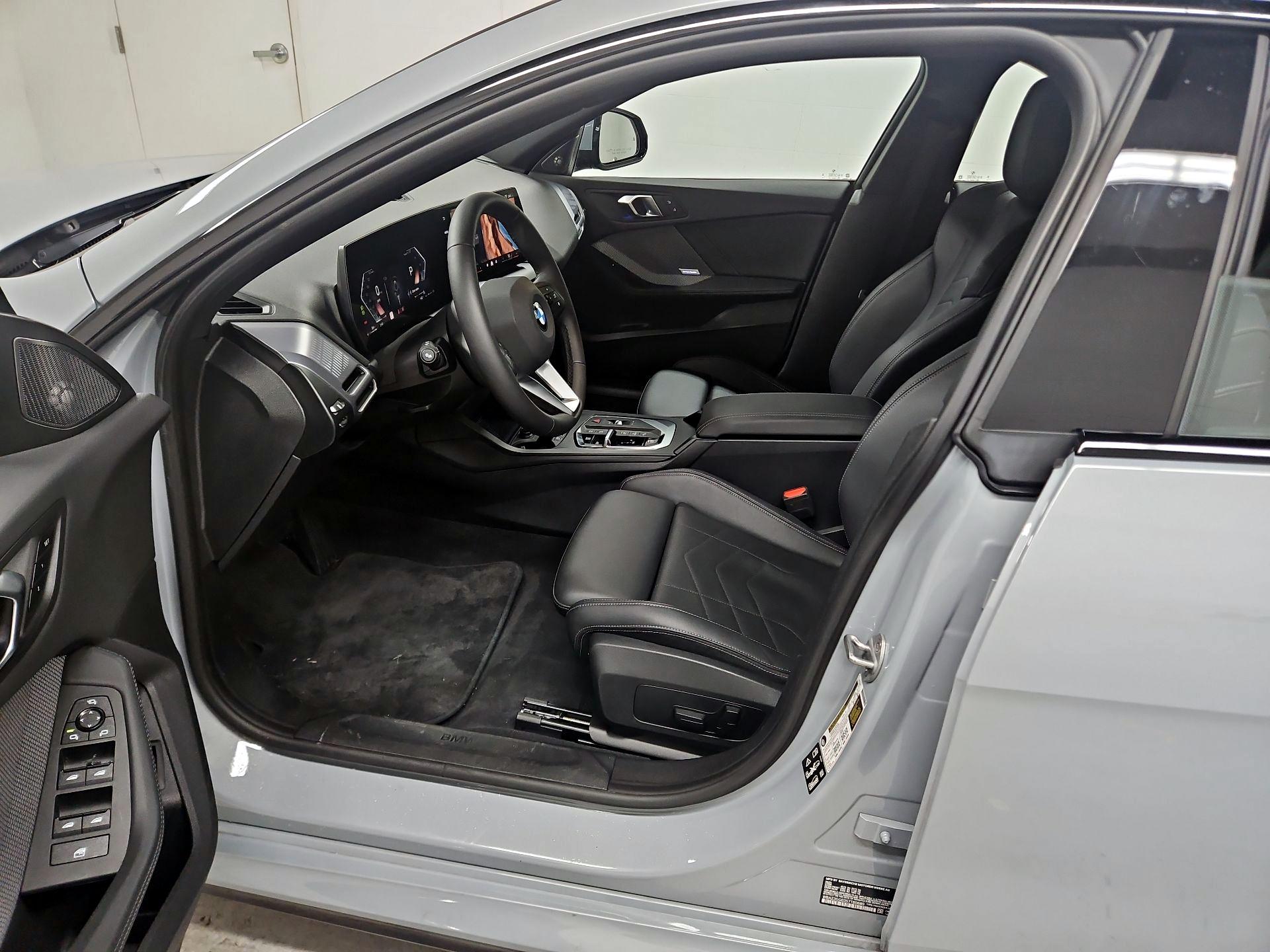 Thumbnail: 2025 BMW 2 Series - 11