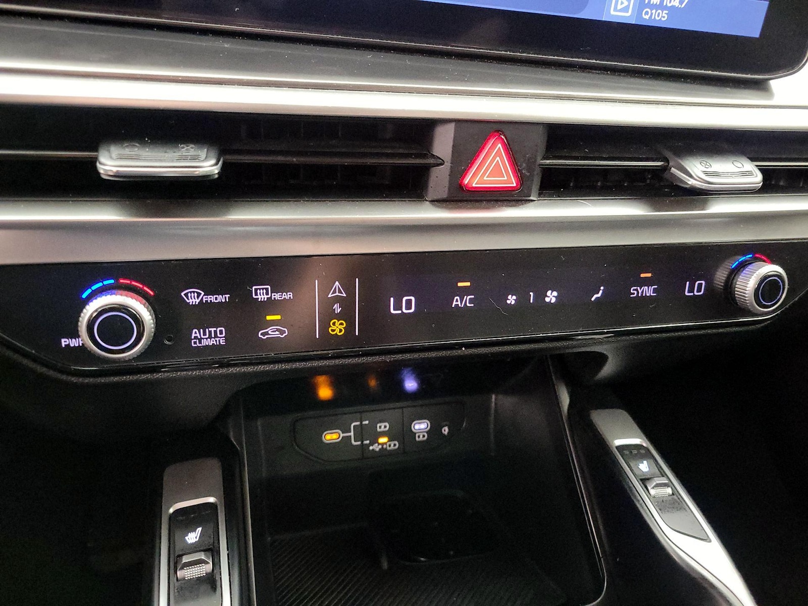2024 Kia Sorento S - Photo 18