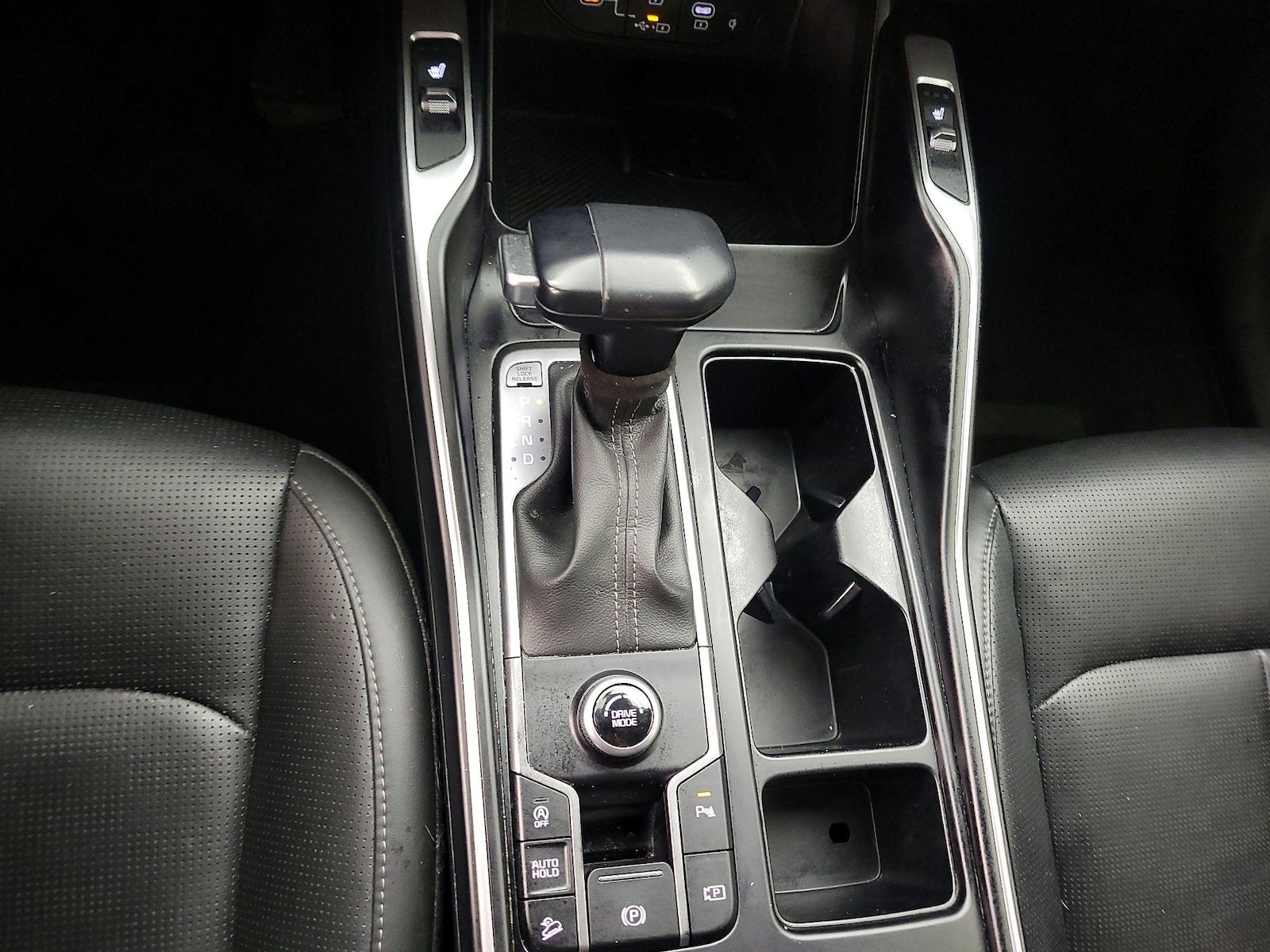 2024 Kia Sorento S - Photo 19