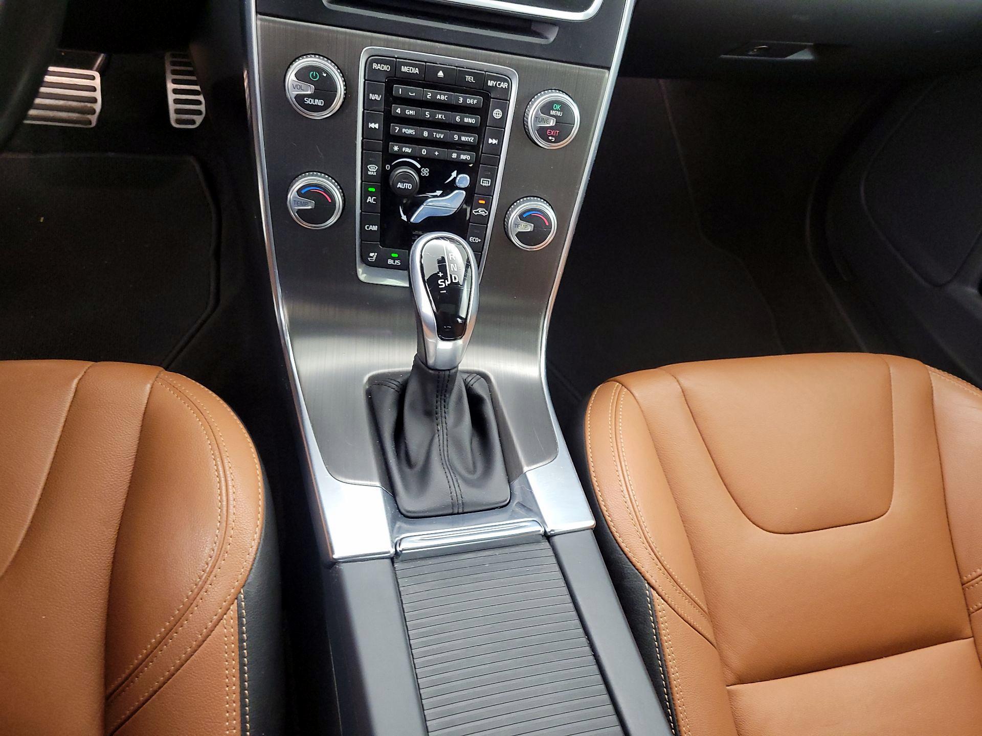 Thumbnail: 2016 Volvo S60 - 17