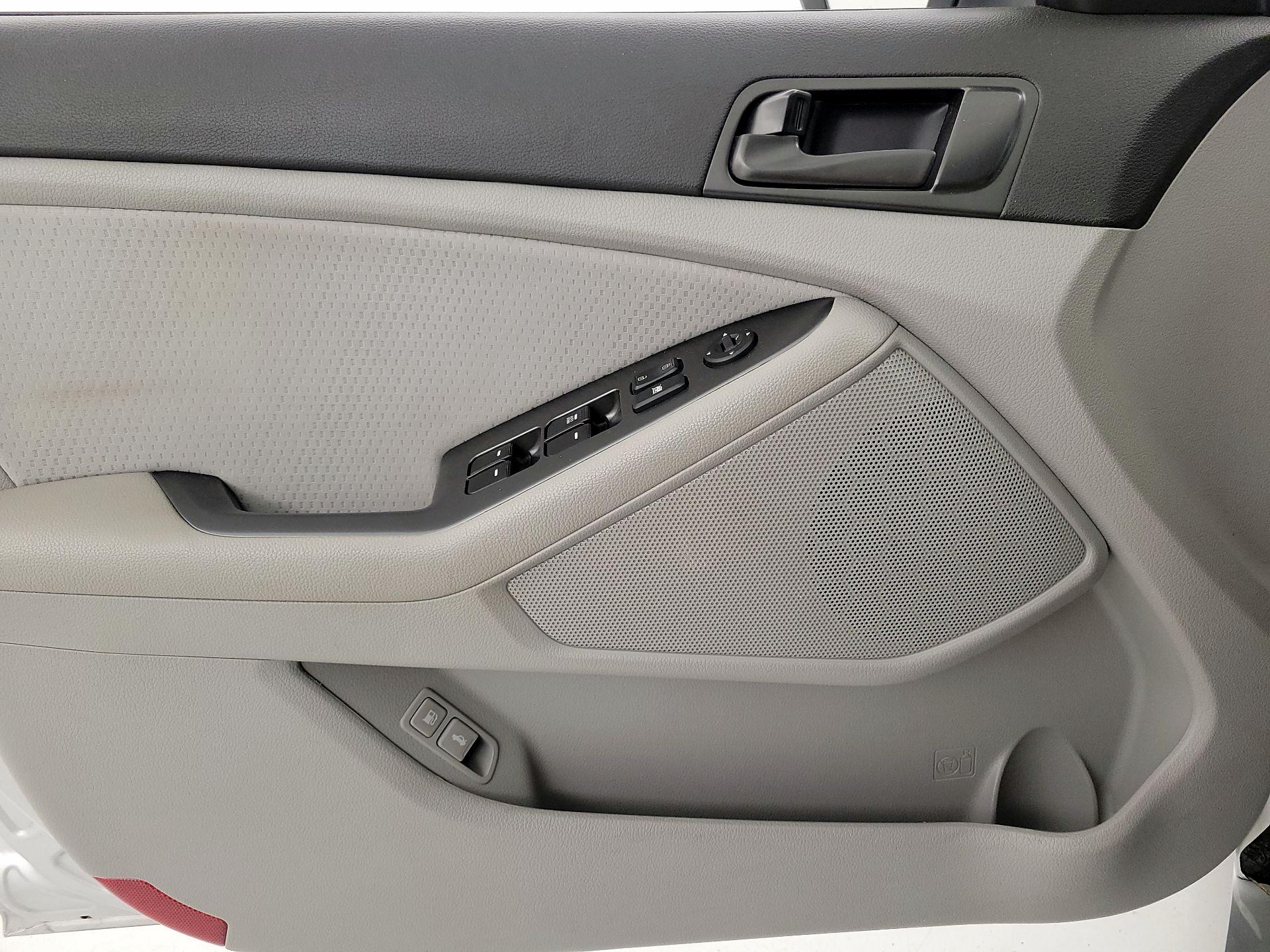 Thumbnail: 2015 Kia Optima - 12