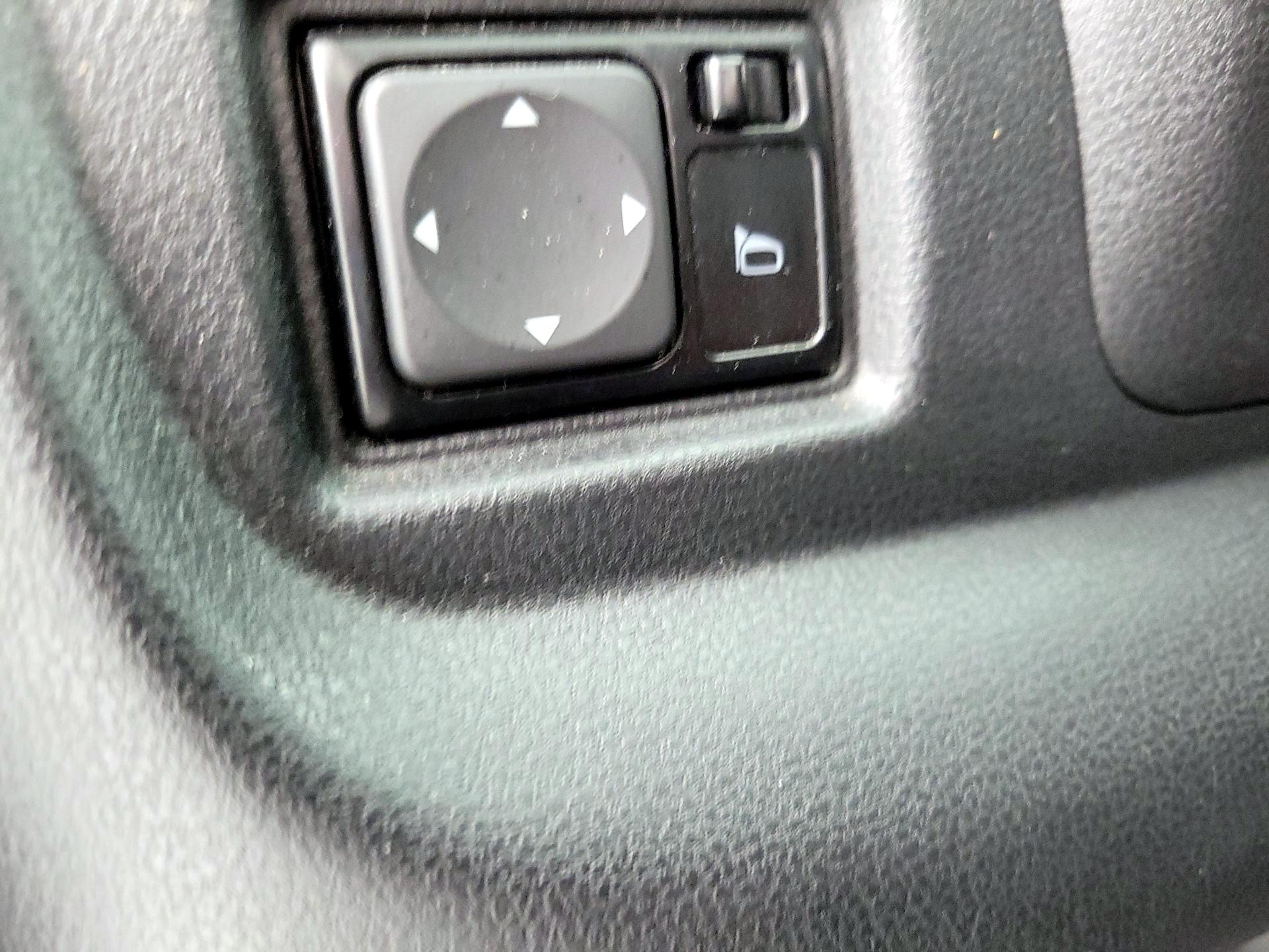 Thumbnail: 2016 Nissan Versa Note - 13