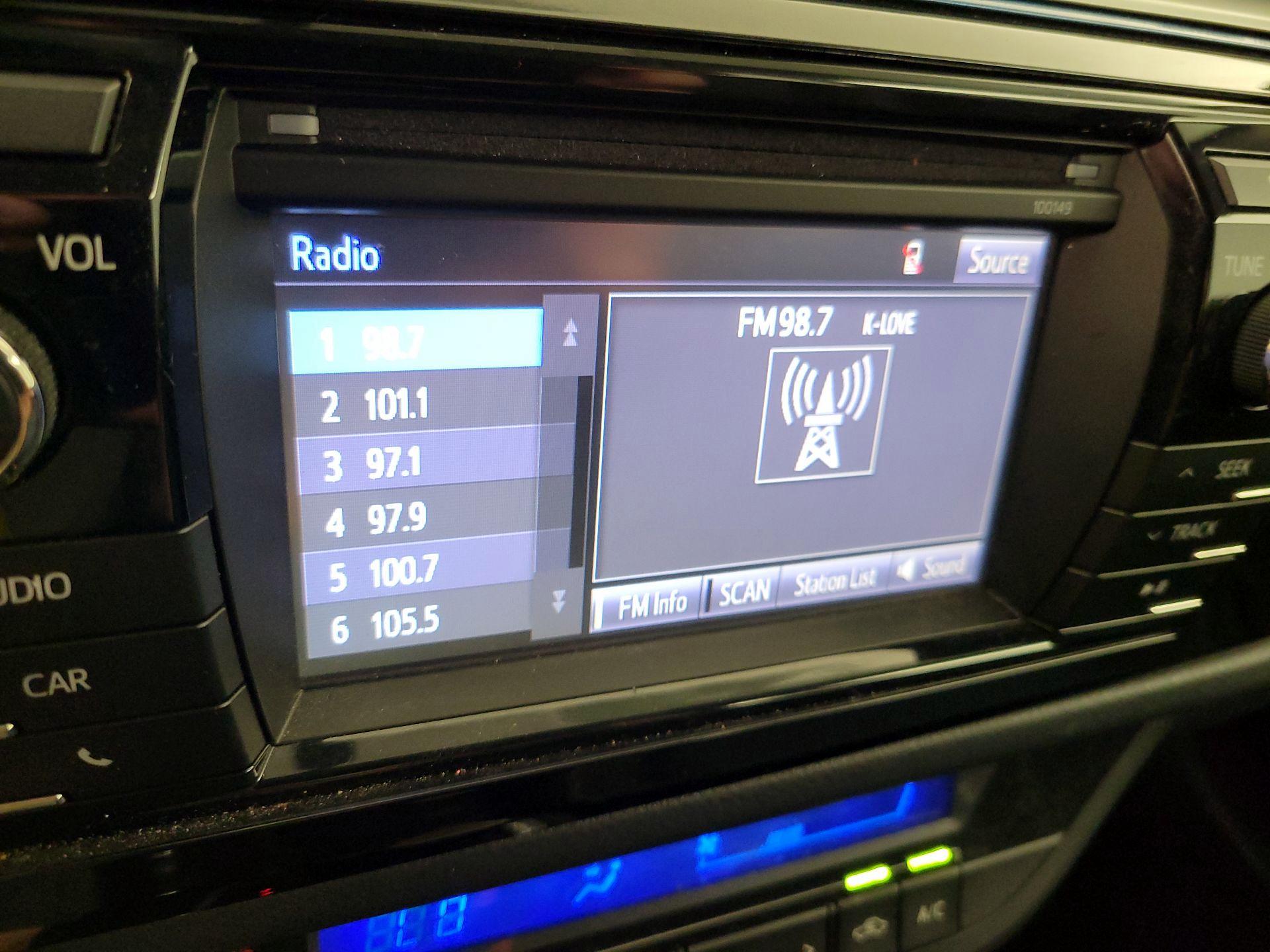 Thumbnail: 2015 Toyota Corolla - 15