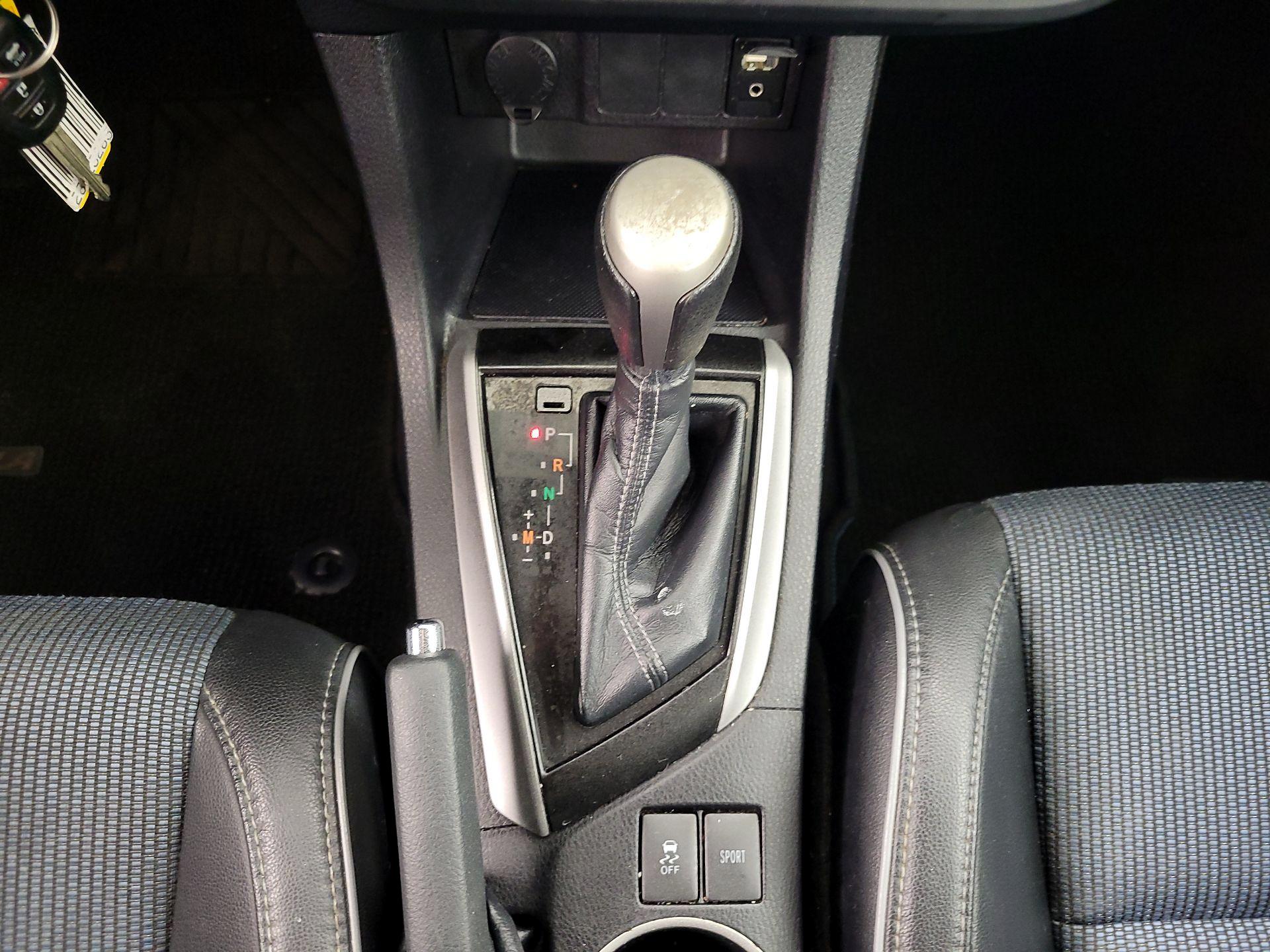 Thumbnail: 2015 Toyota Corolla - 17
