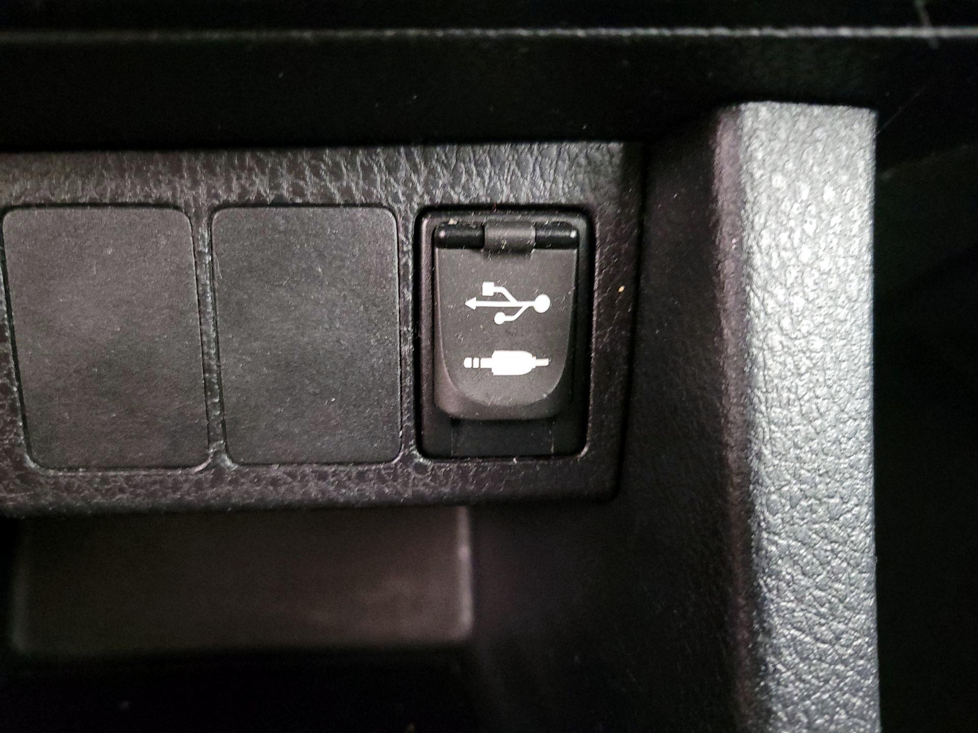 Thumbnail: 2015 Toyota Corolla - 18