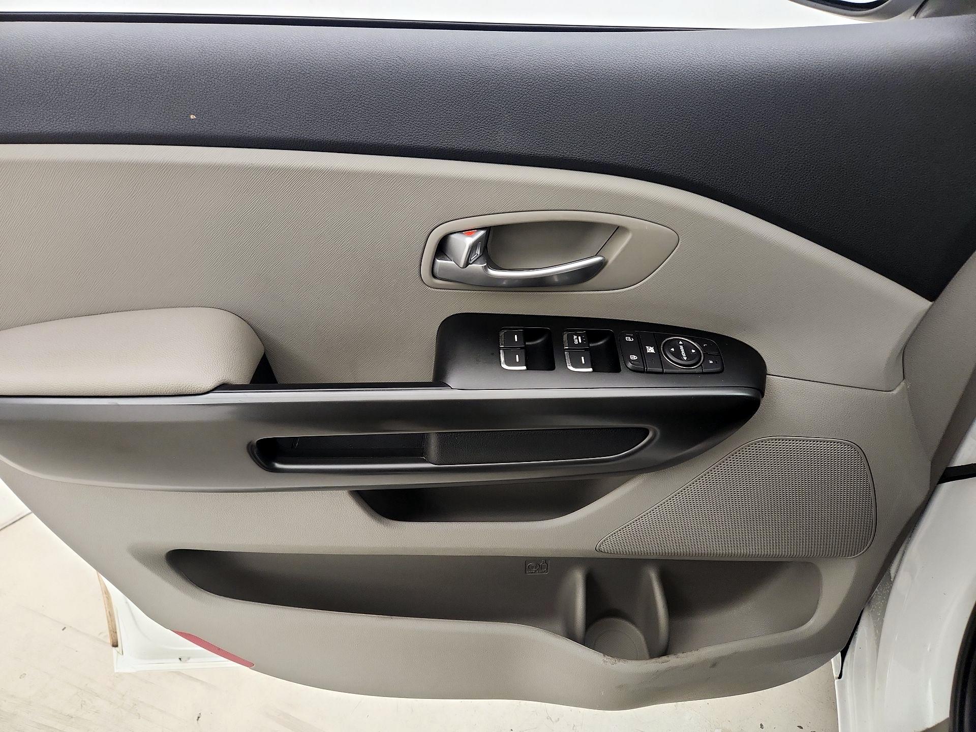 Thumbnail: 2021 Kia Sedona - 12