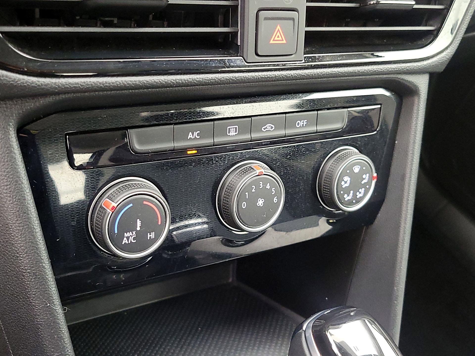 Thumbnail: 2025 Volkswagen Taos - 16