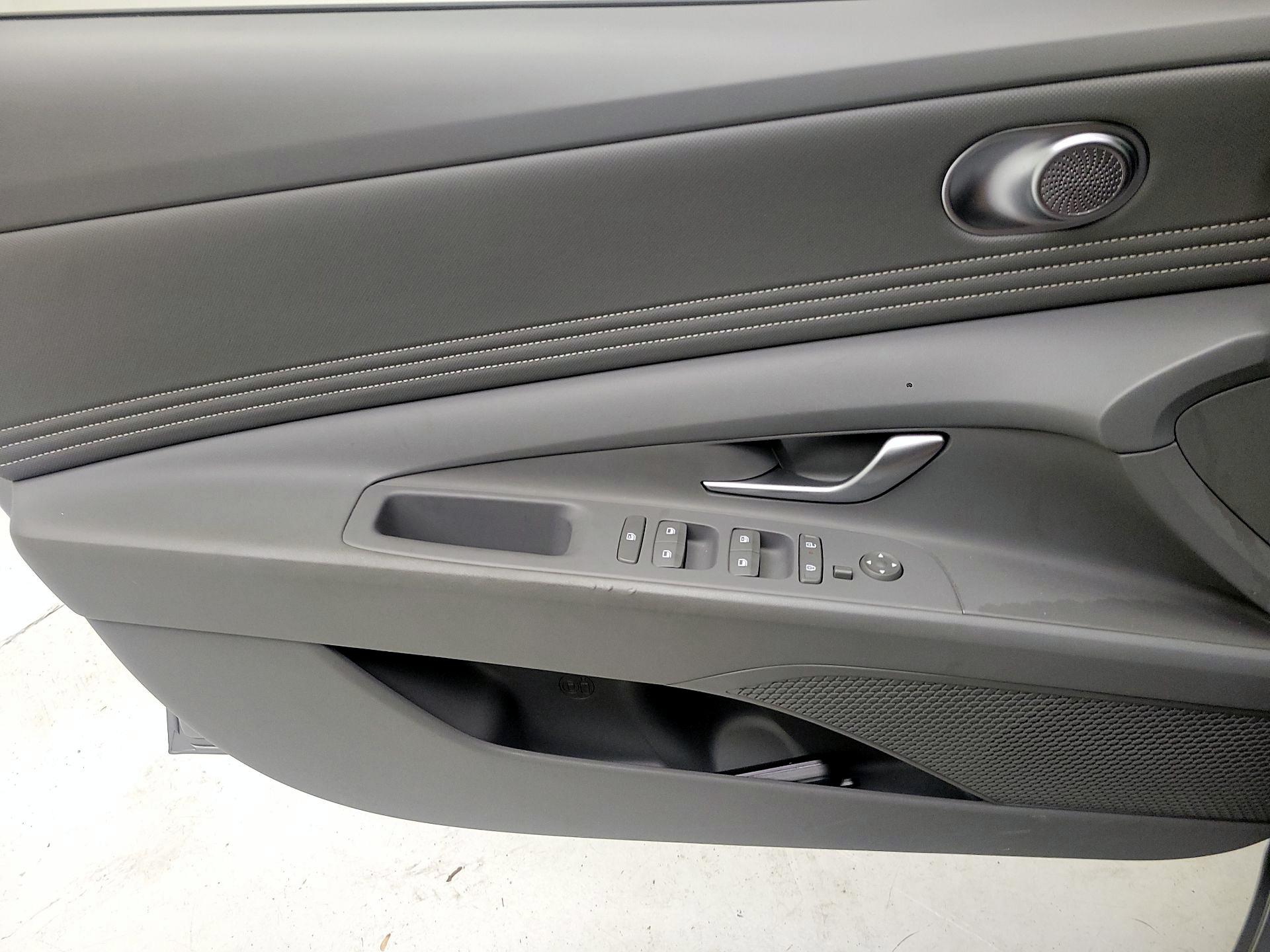 Thumbnail: 2025 Hyundai Elantra - 10