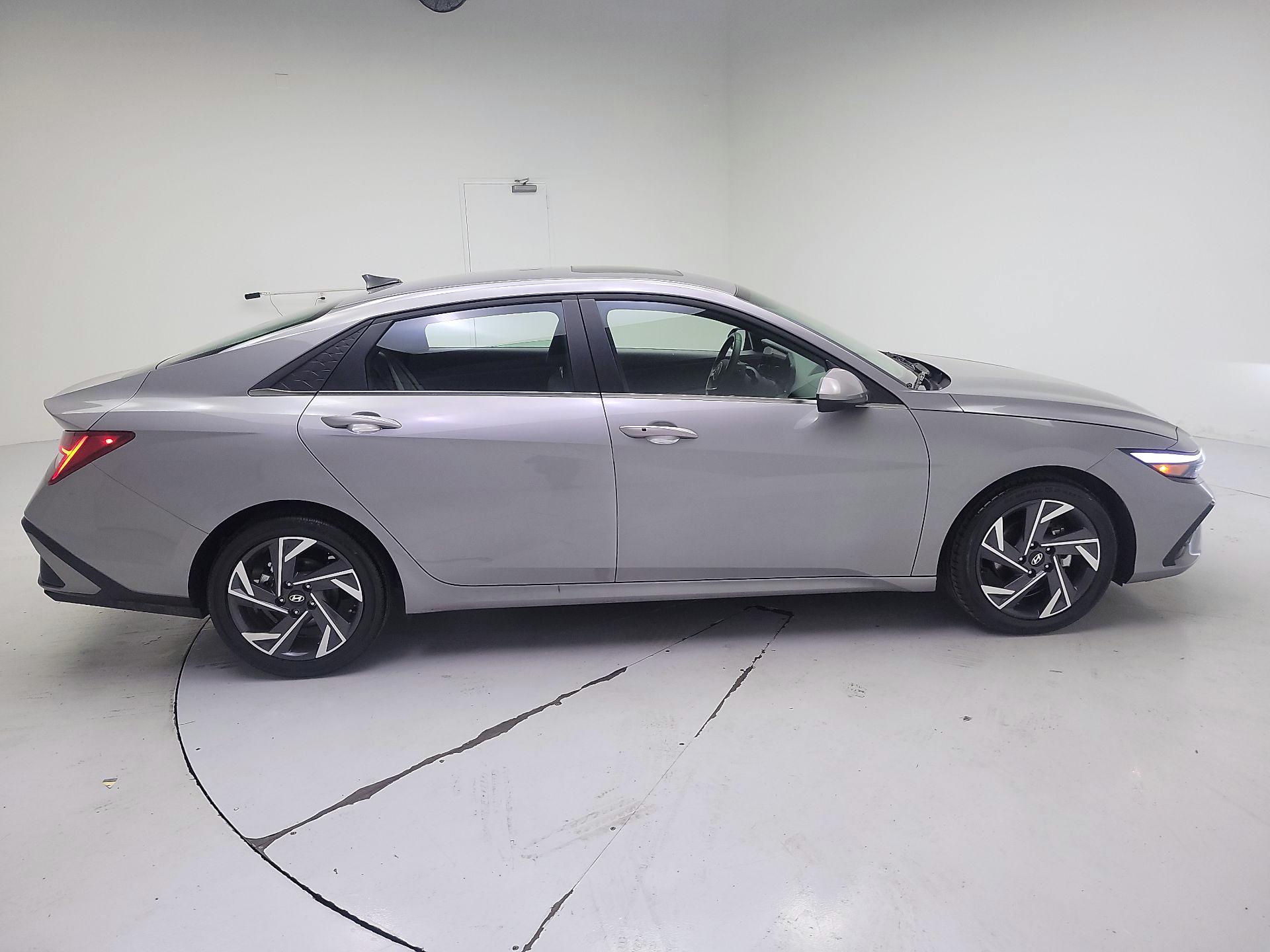 Thumbnail: 2025 Hyundai Elantra - 4