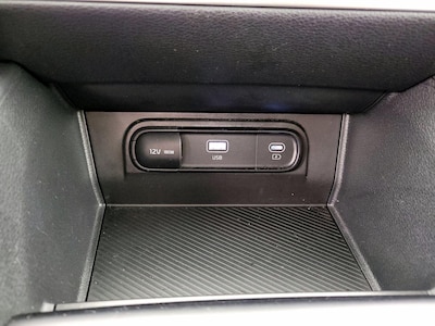 USB/AUX Ports