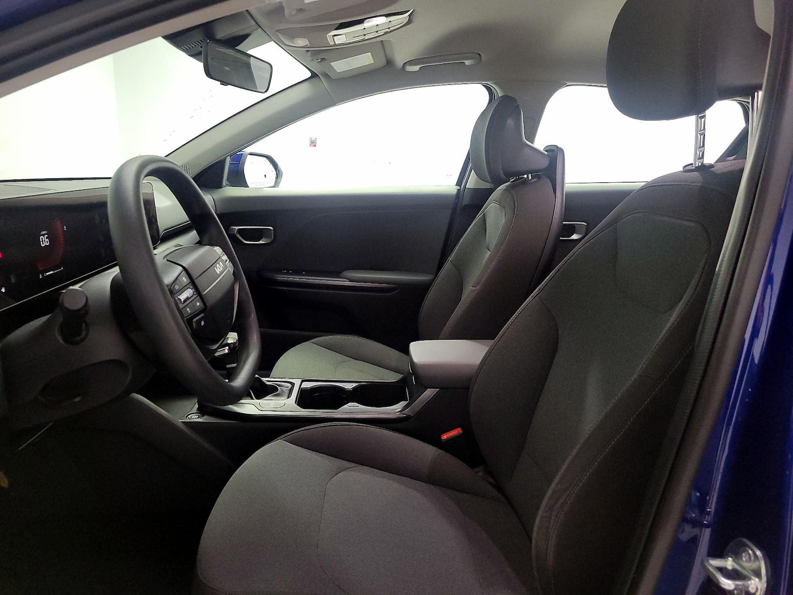 2025 Kia K4 LXS - Photo 12