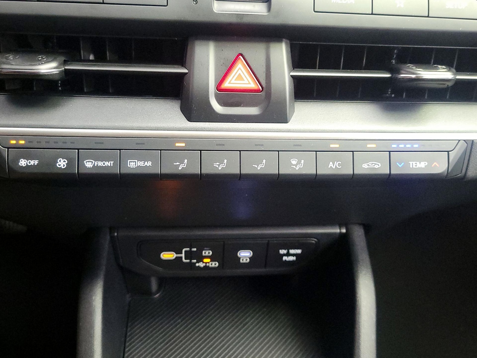 2025 Kia K4 LXS - Photo 17