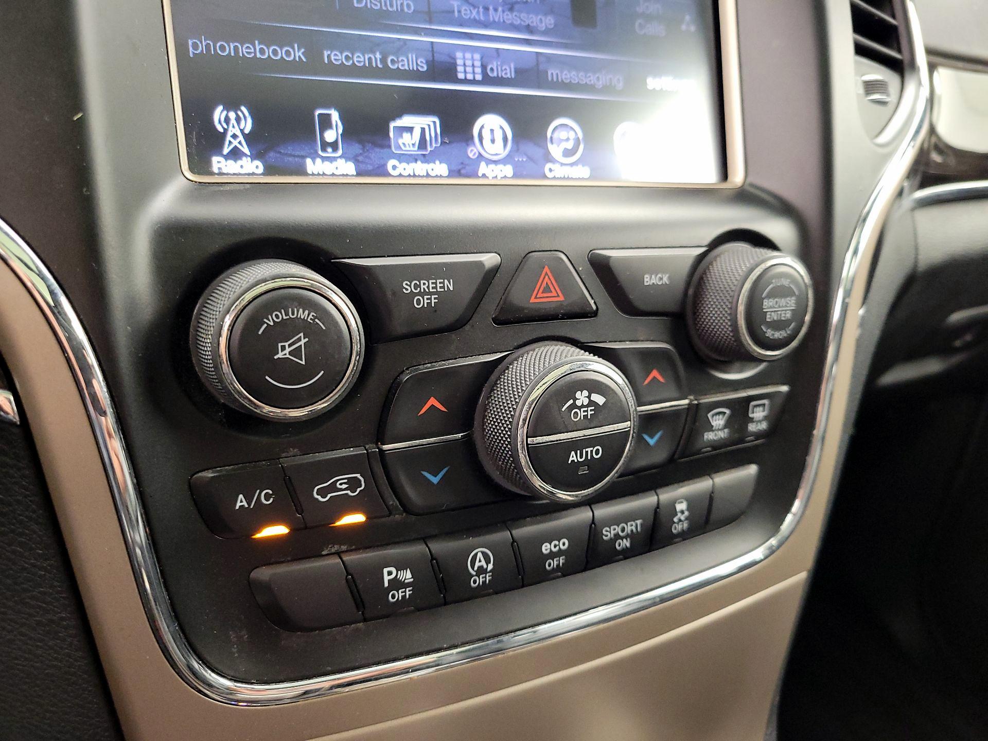 Thumbnail: 2016 Jeep Grand Cherokee - 17