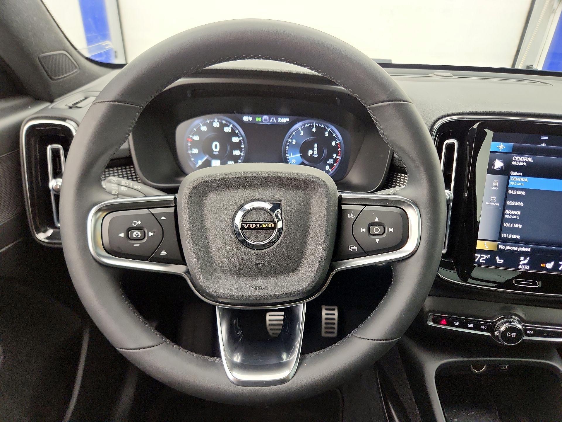 Thumbnail: 2022 Volvo XC40 - 10