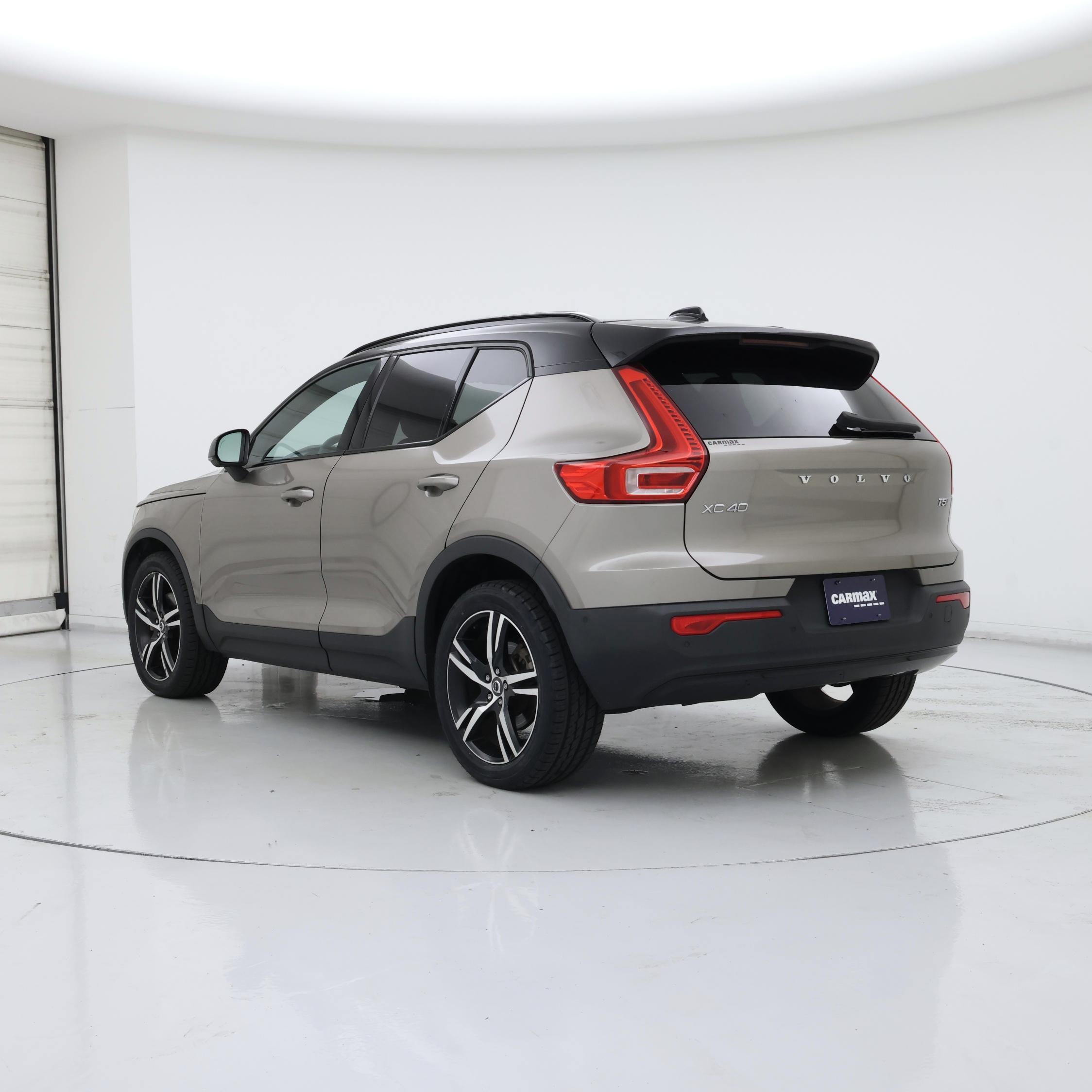 Thumbnail: 2022 Volvo XC40 - 2
