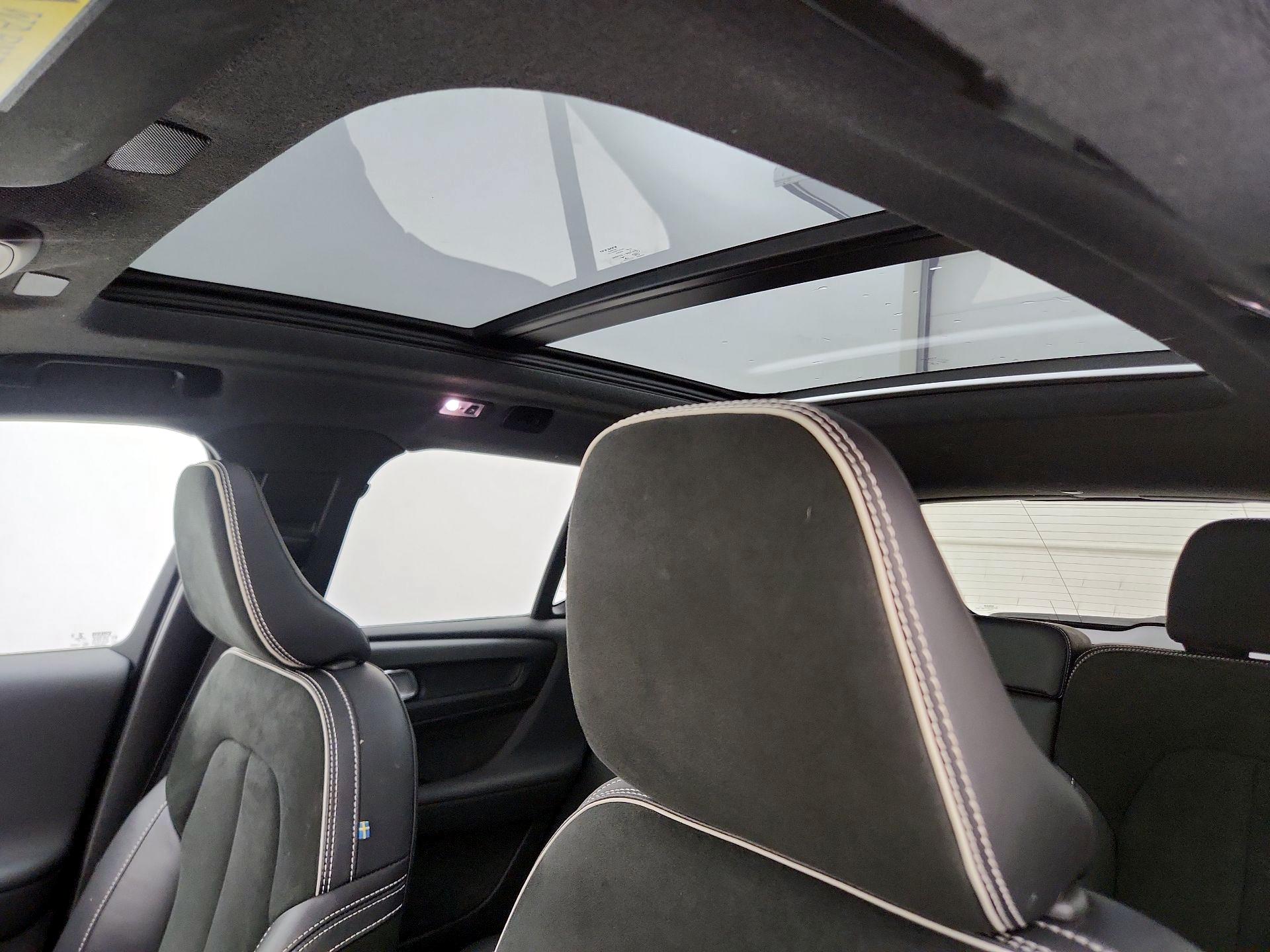 Thumbnail: 2022 Volvo XC40 - 19