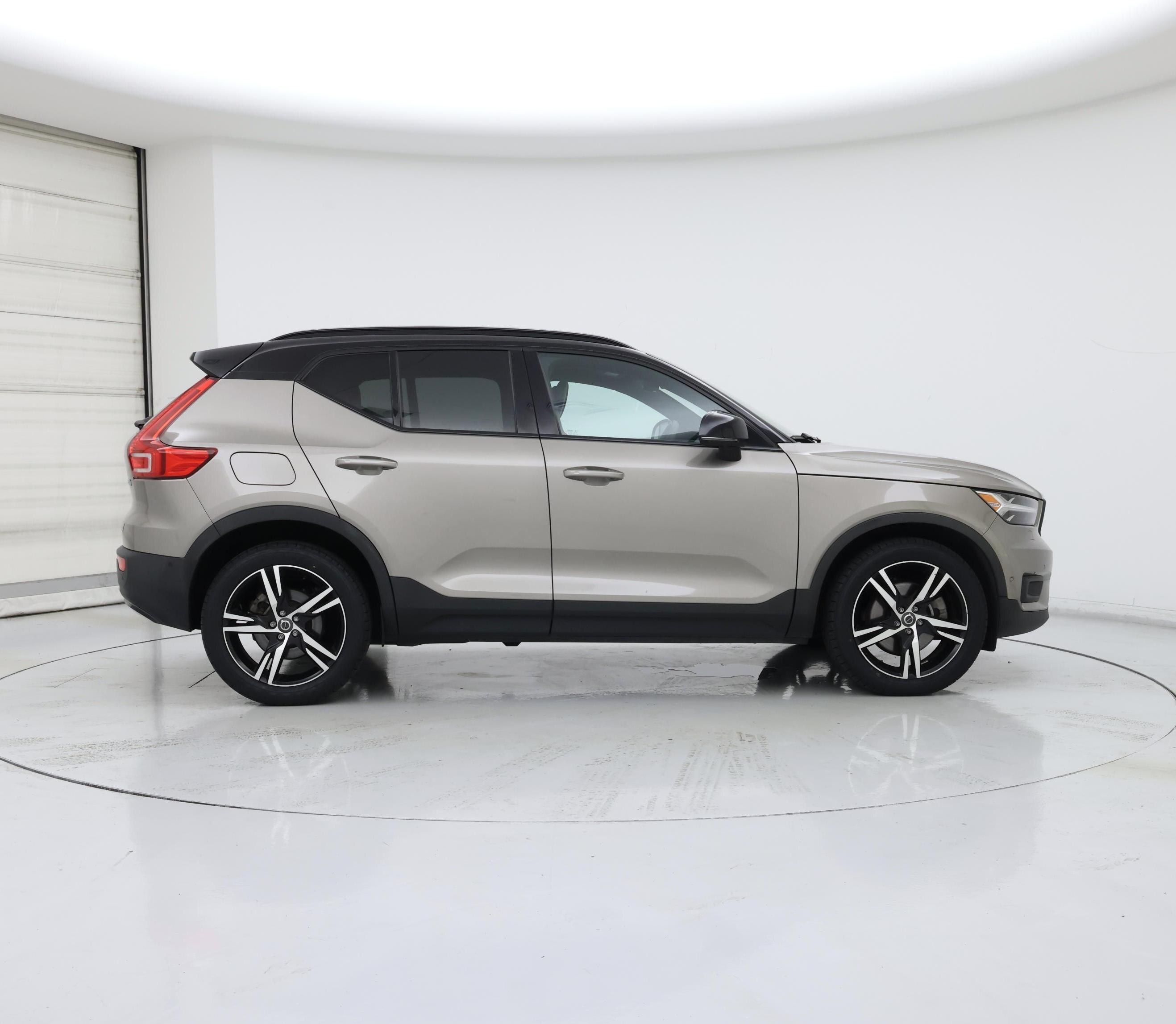 Thumbnail: 2022 Volvo XC40 - 7