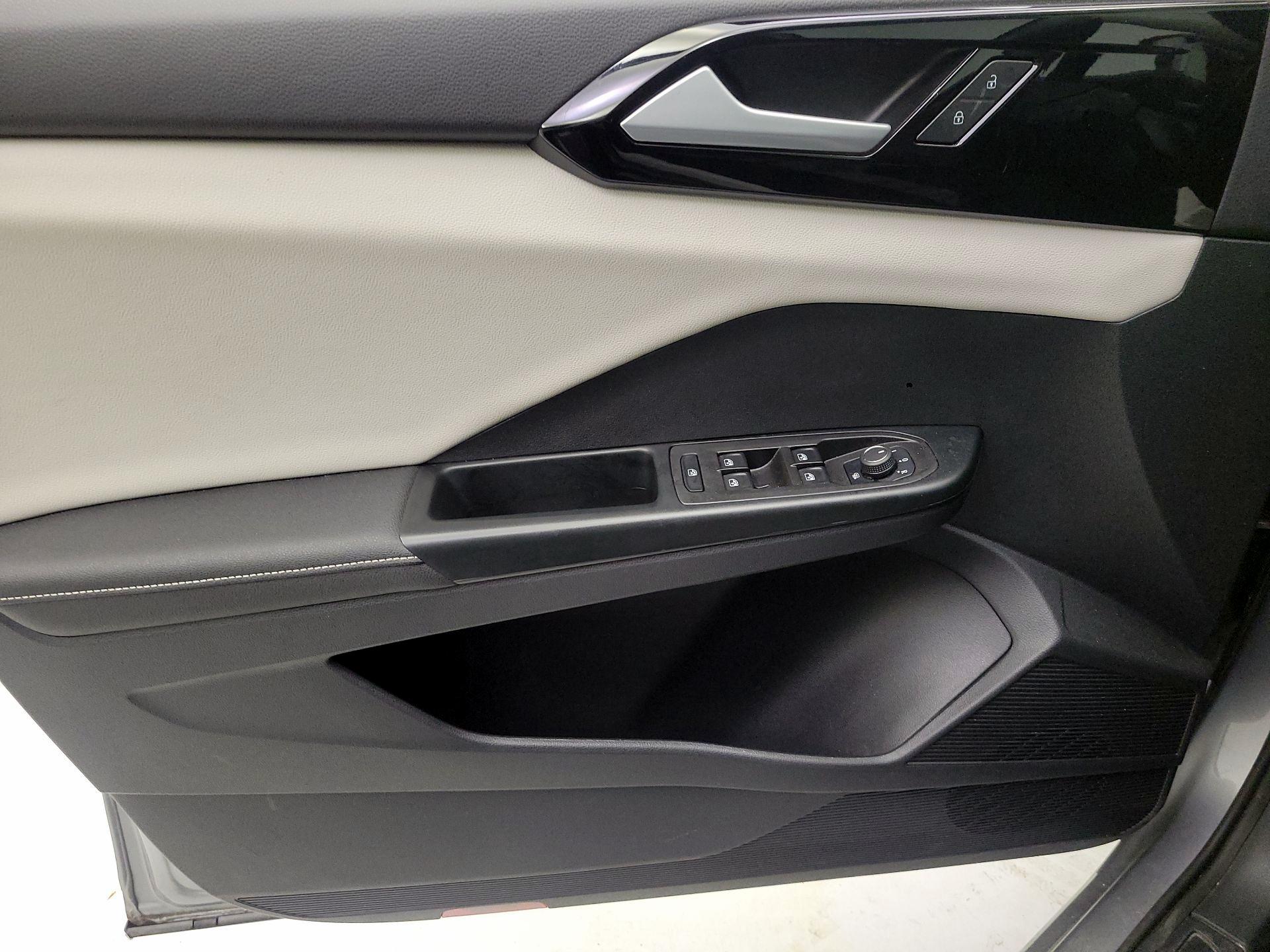 Thumbnail: 2025 Volkswagen Taos - 10