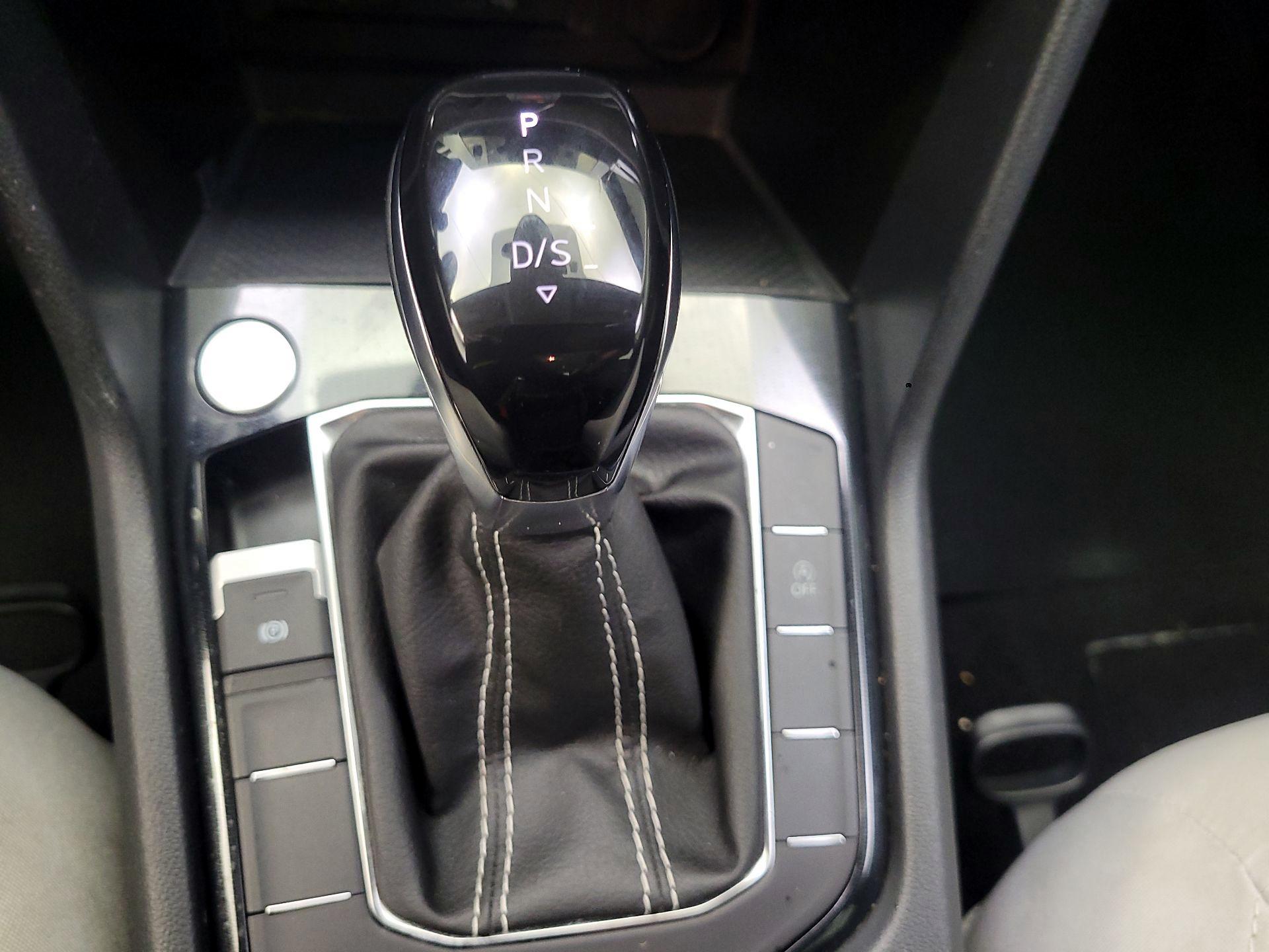 Thumbnail: 2025 Volkswagen Taos - 15