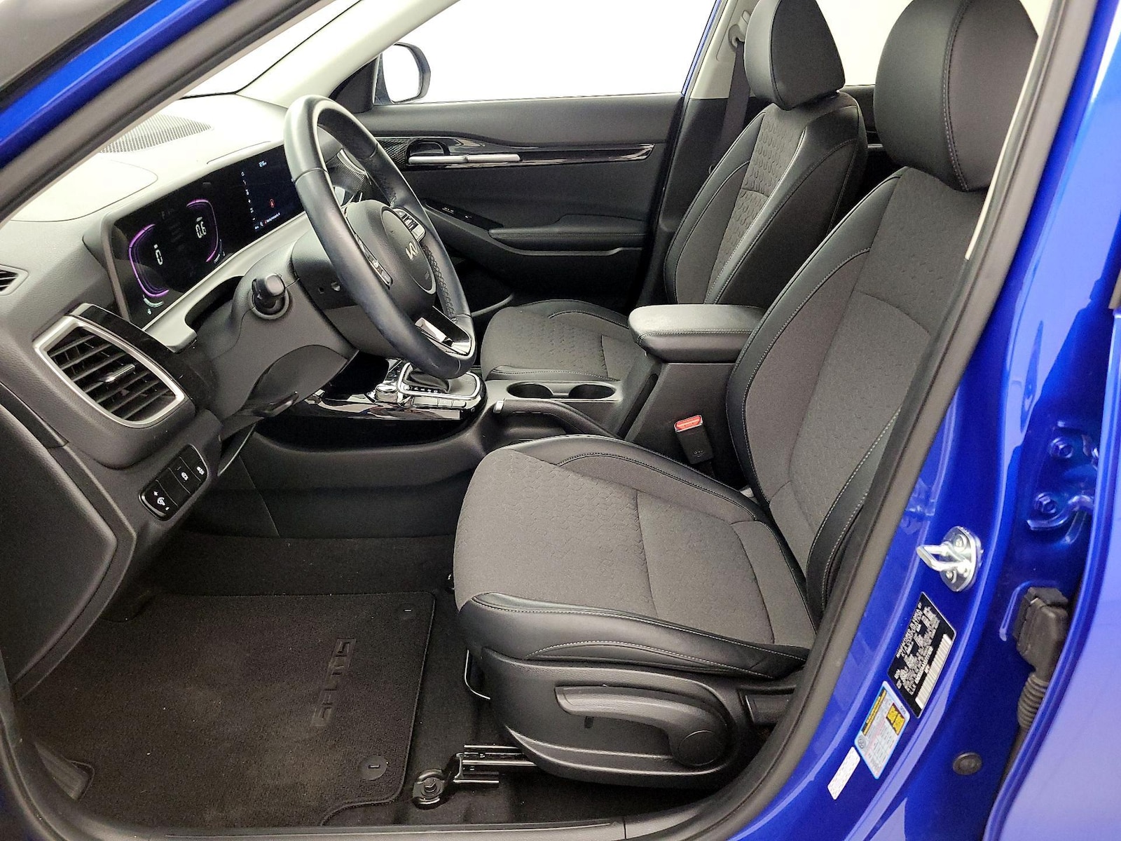 2025 Kia Seltos S - Photo 12