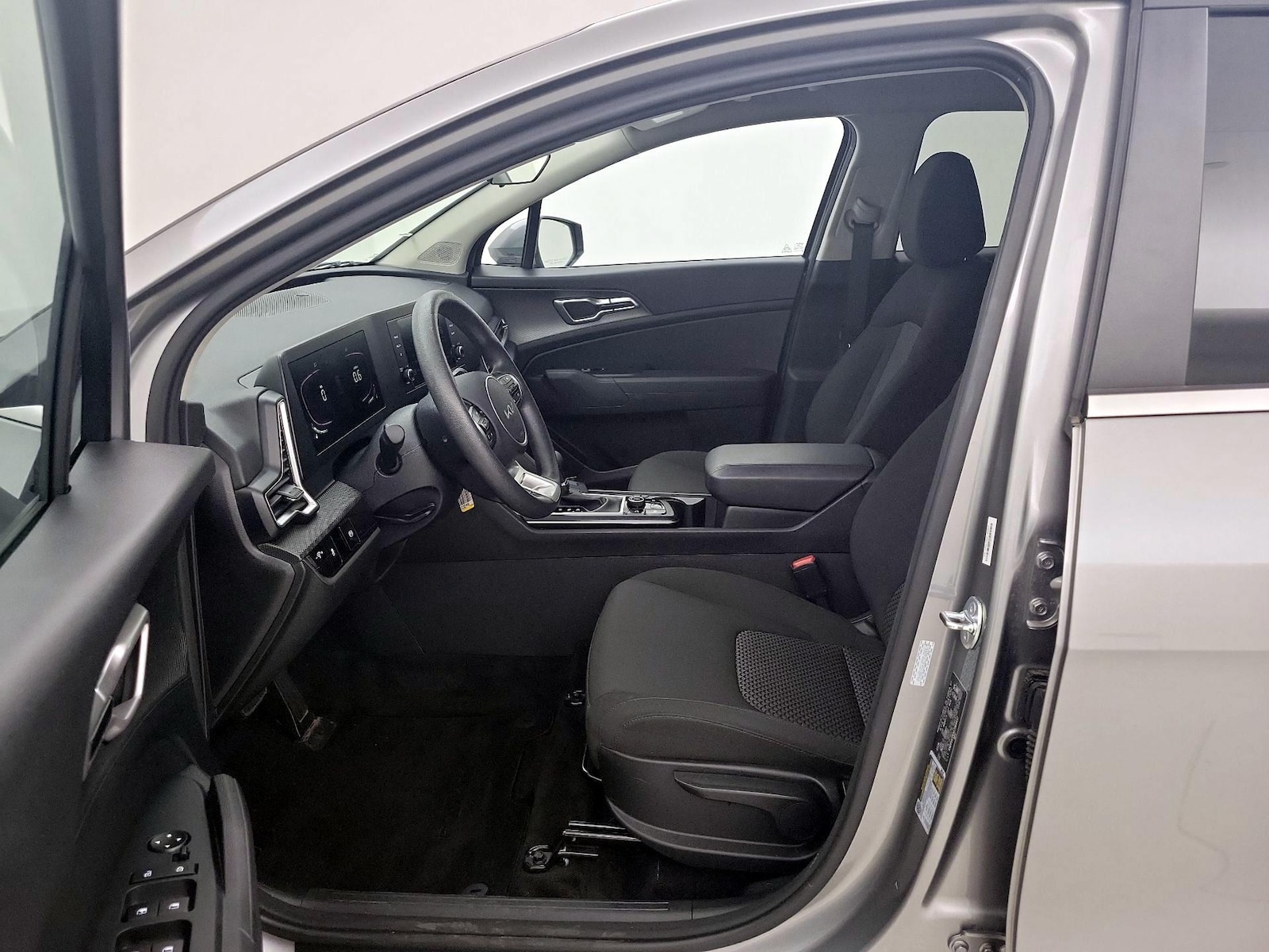 2025 Kia Sportage LX - Photo 12