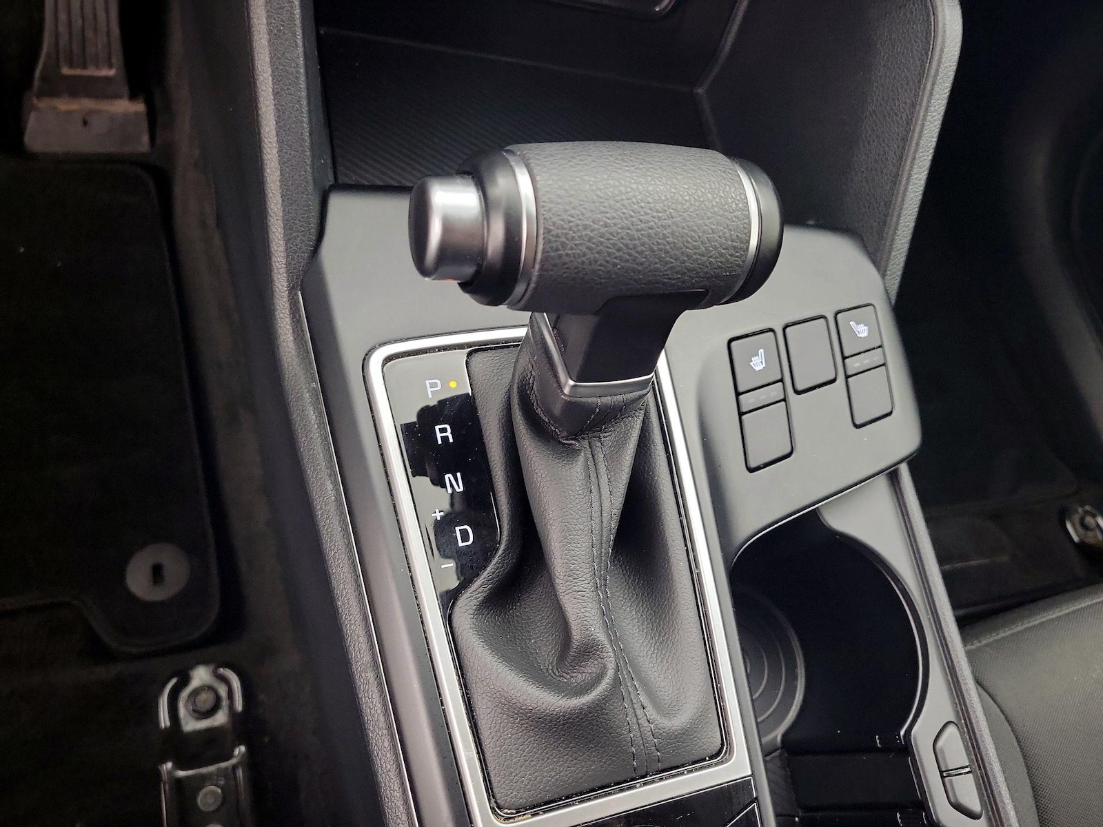 2025 Kia Sportage LX - Photo 18