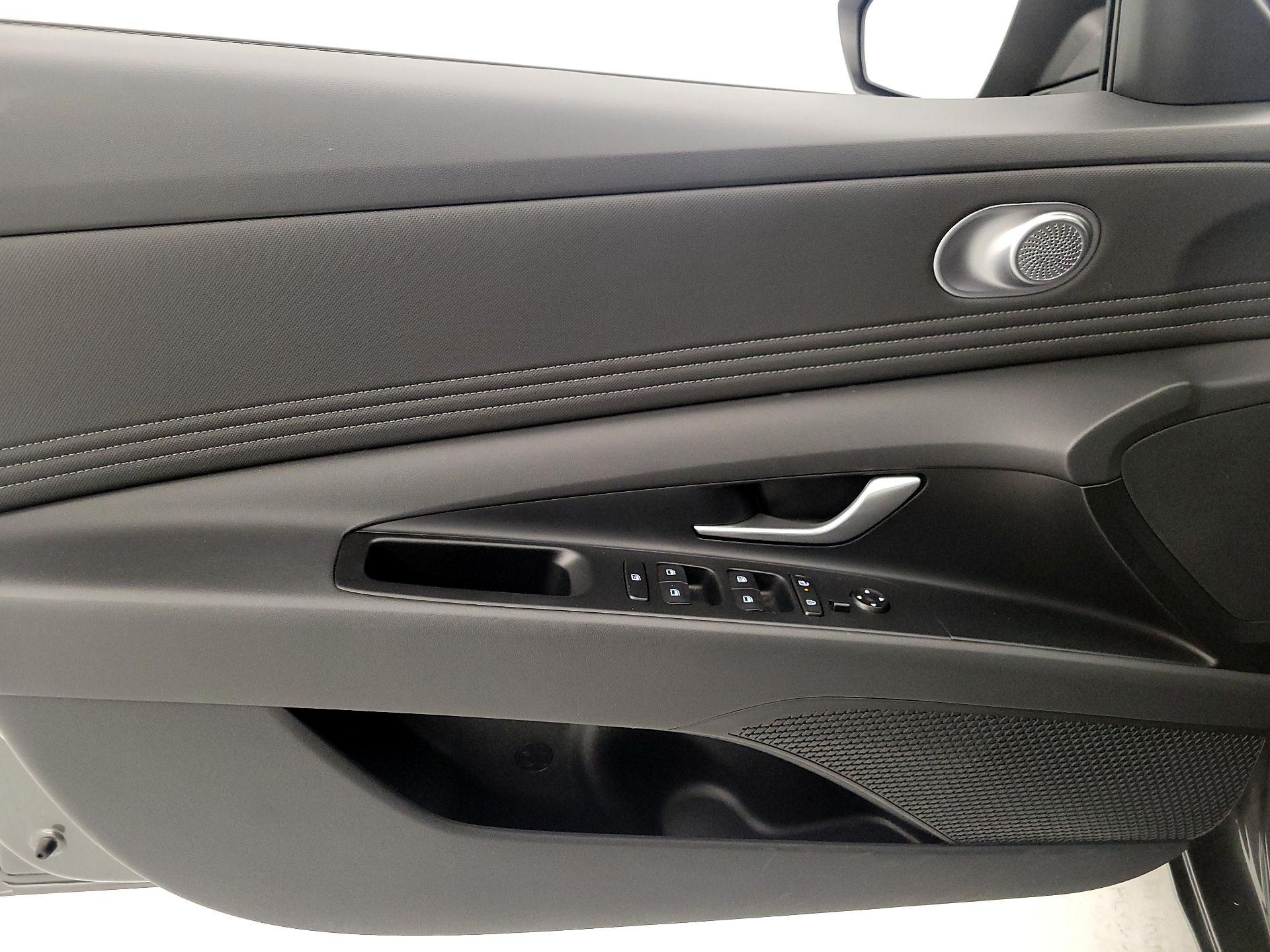 Thumbnail: 2025 Hyundai Elantra - 12