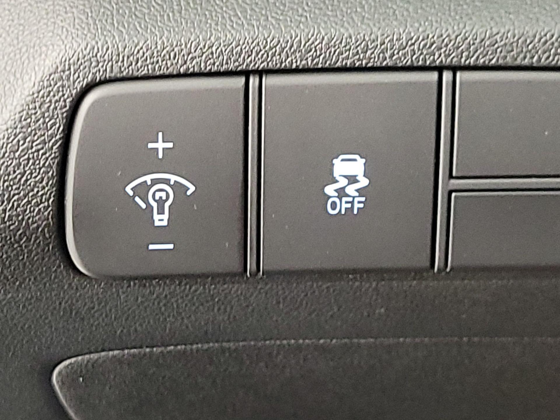 Thumbnail: 2025 Hyundai Elantra - 13