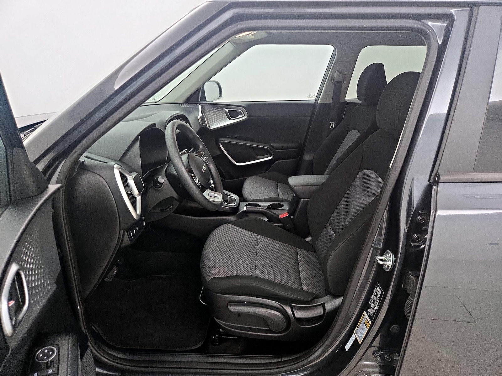 2025 Kia Soul LX - Photo 12
