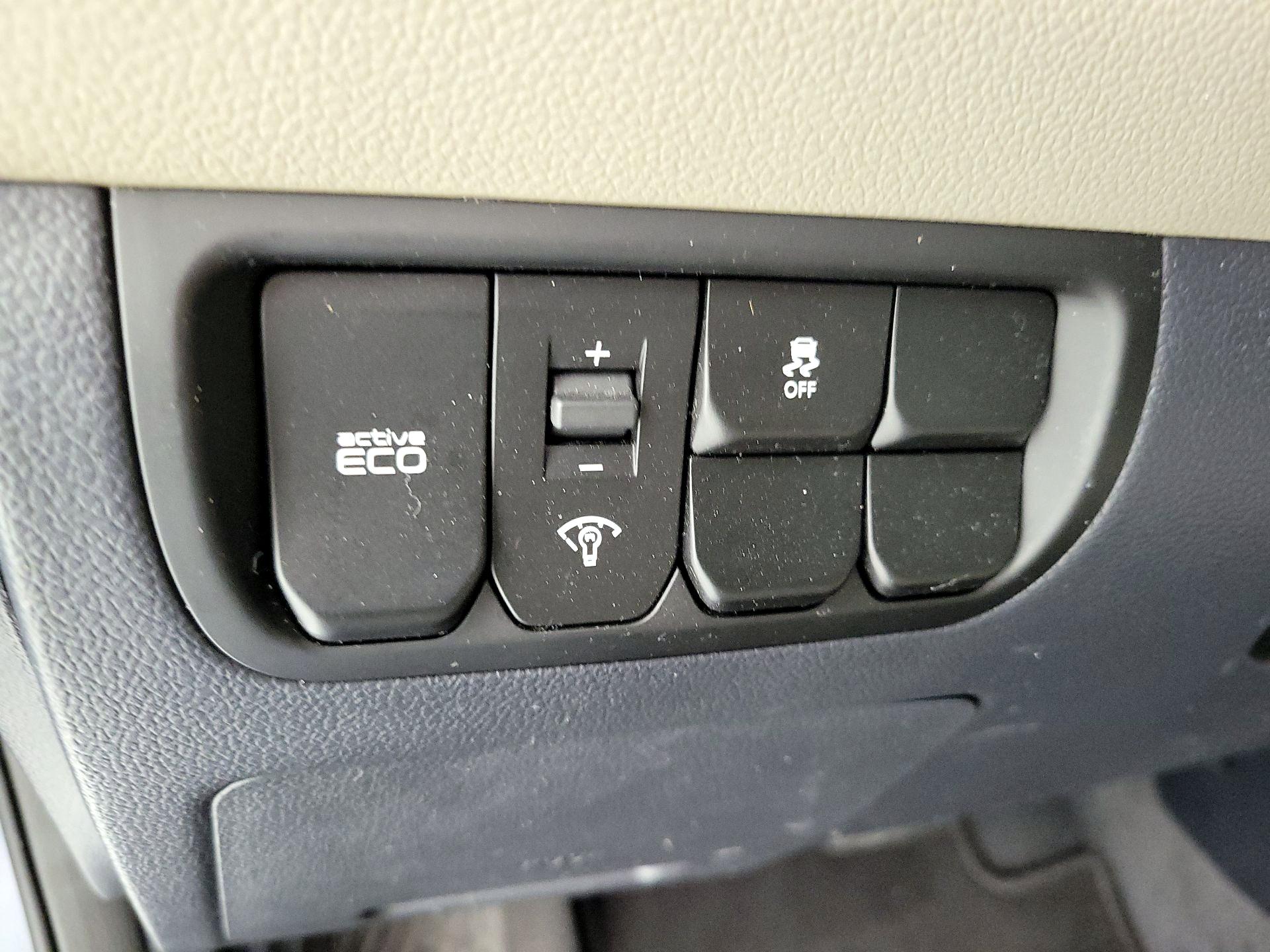 Thumbnail: 2016 Kia Rio - 13