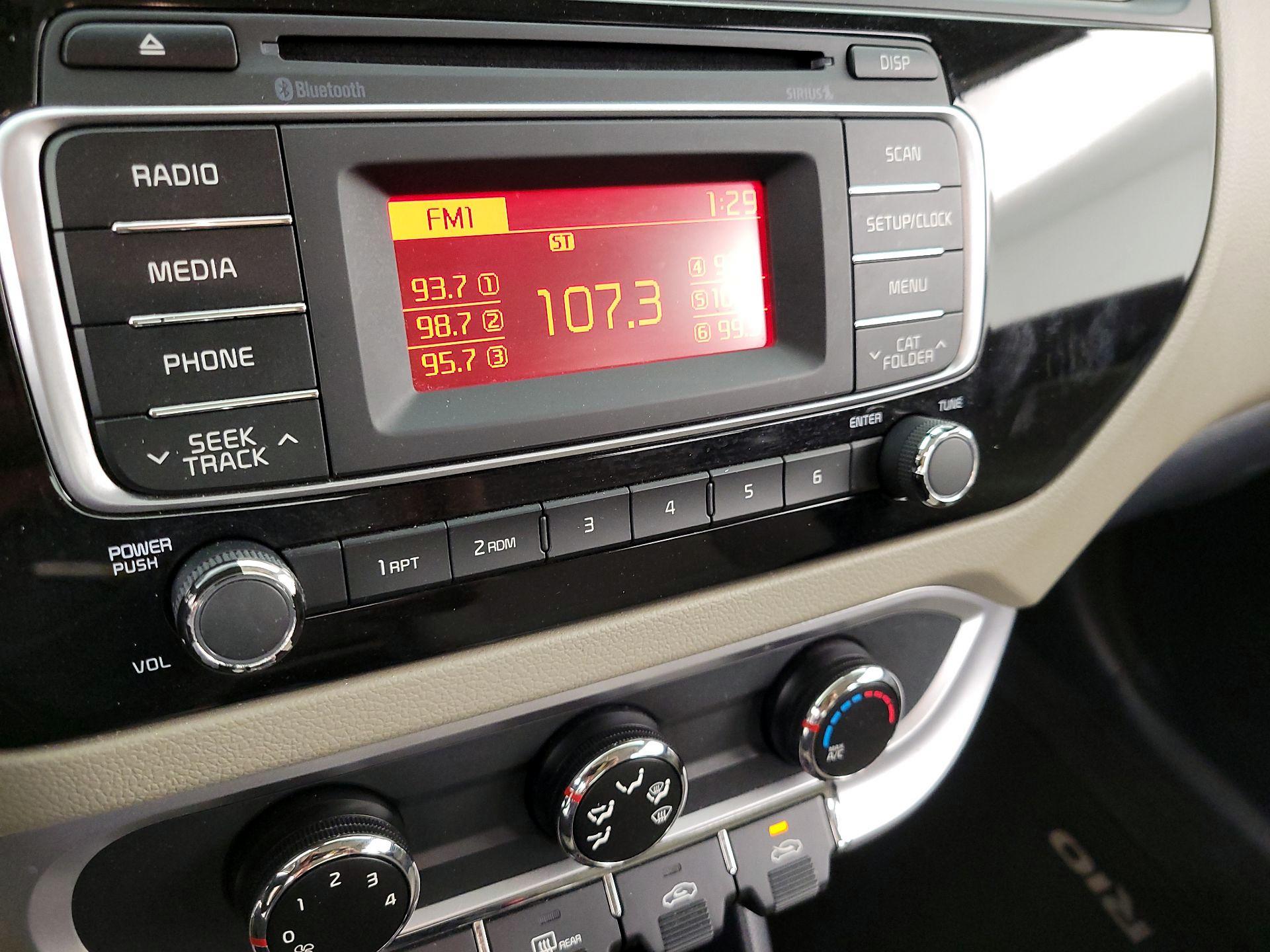 Thumbnail: 2016 Kia Rio - 14