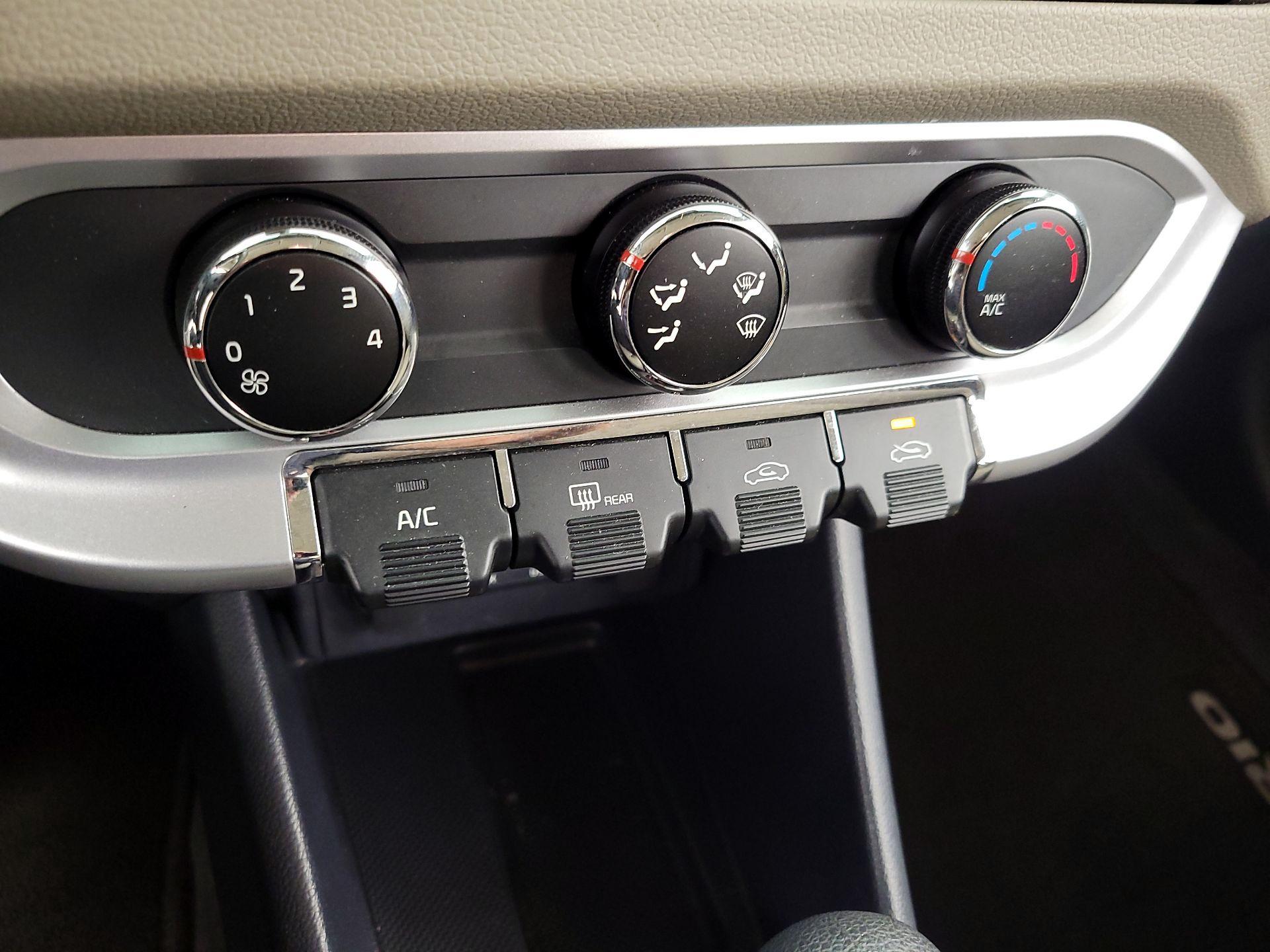 Thumbnail: 2016 Kia Rio - 15