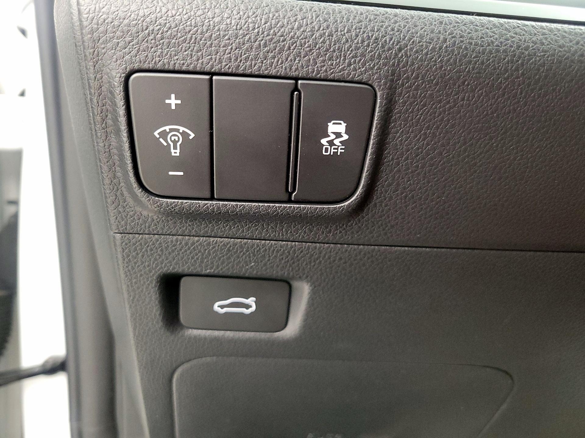 Thumbnail: 2025 Kia K5 - 13